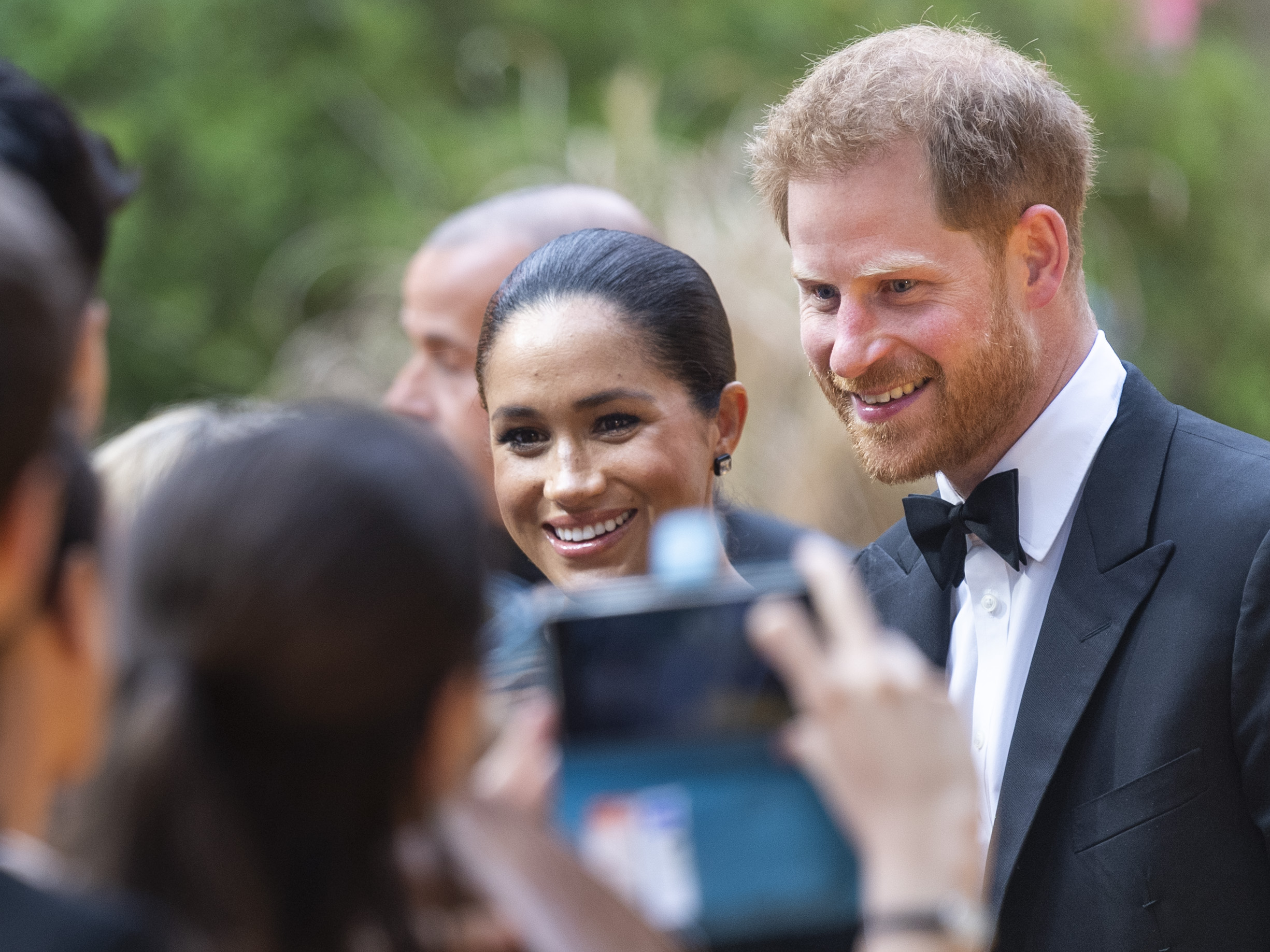 Prince Harry and Meghan Deny Neighbors' 'Guidelines' Rumors