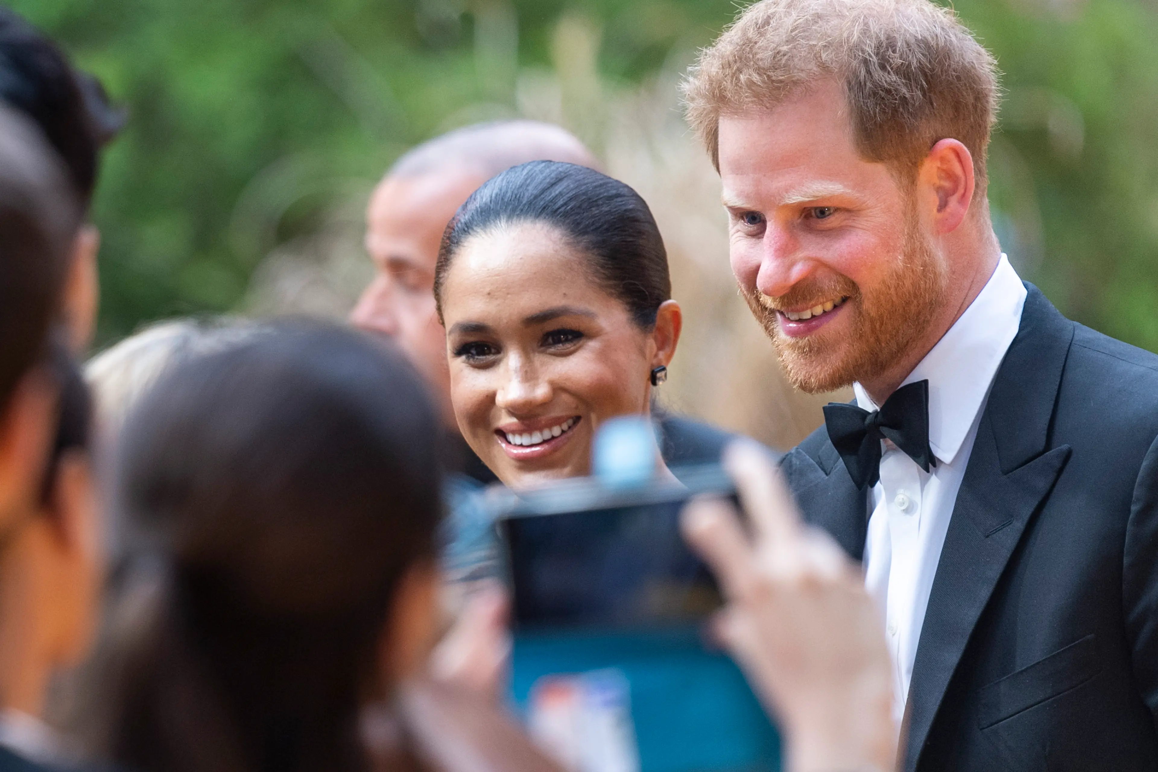 Prince Harry and Meghan Deny Neighbors' 'Guidelines' Rumors