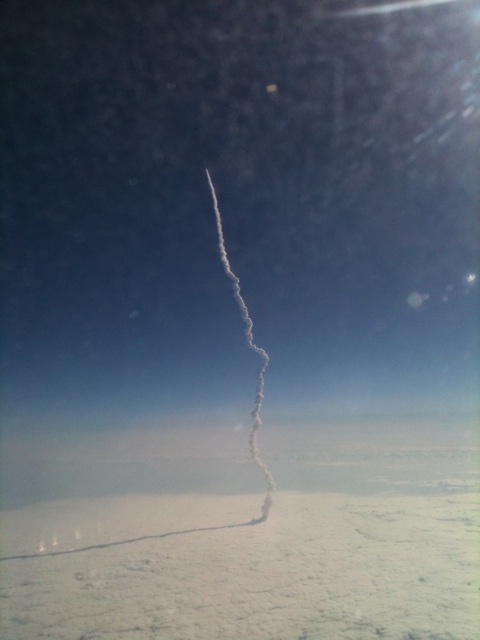 <a href="https://twitter.com/#!/Stefmara" target="_blank">@Stefmara</a>: Here's another Photo of the shuttle from my plane.
