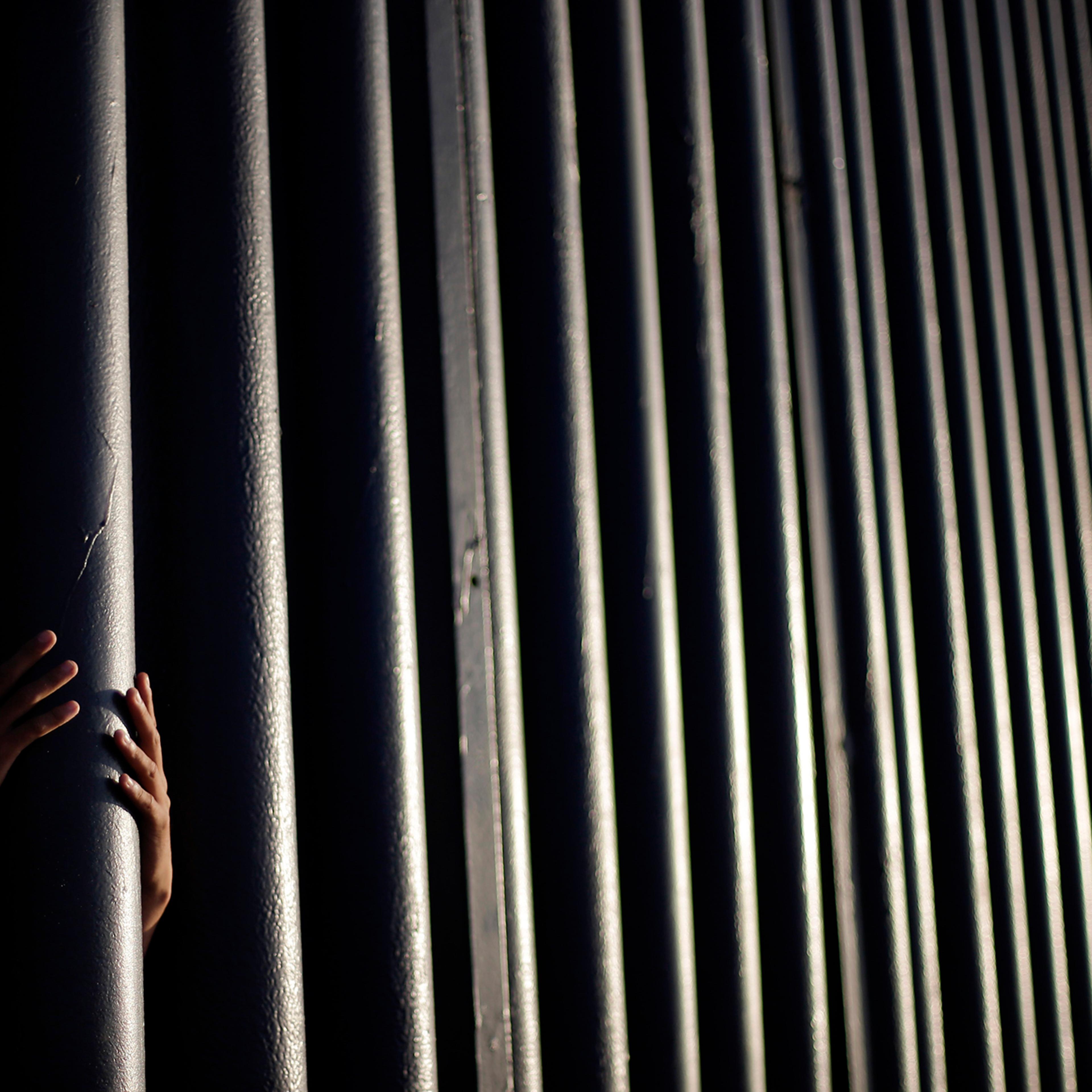 AP Explains Border Wall