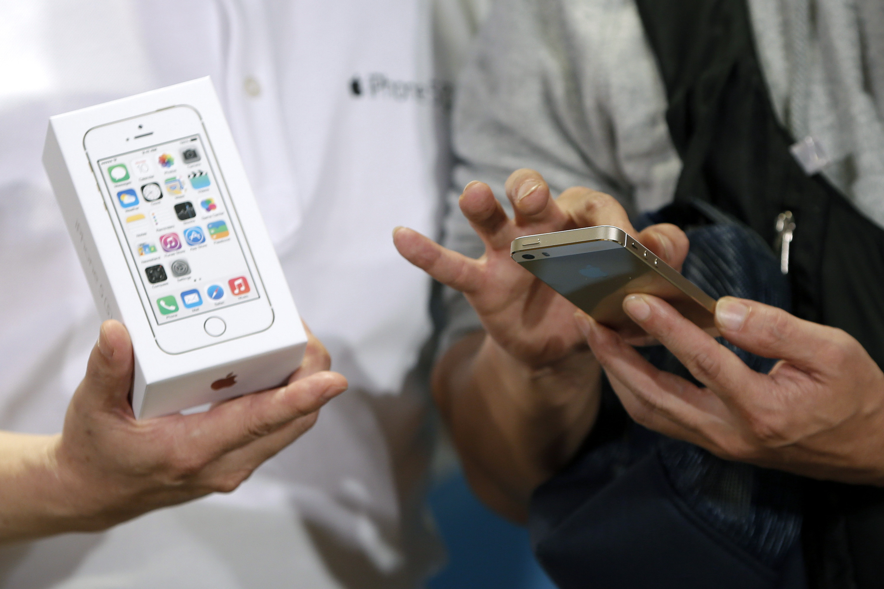 NTT DoCoMo Starts To Sell Apple New iPhone 5S And iPhone 5C