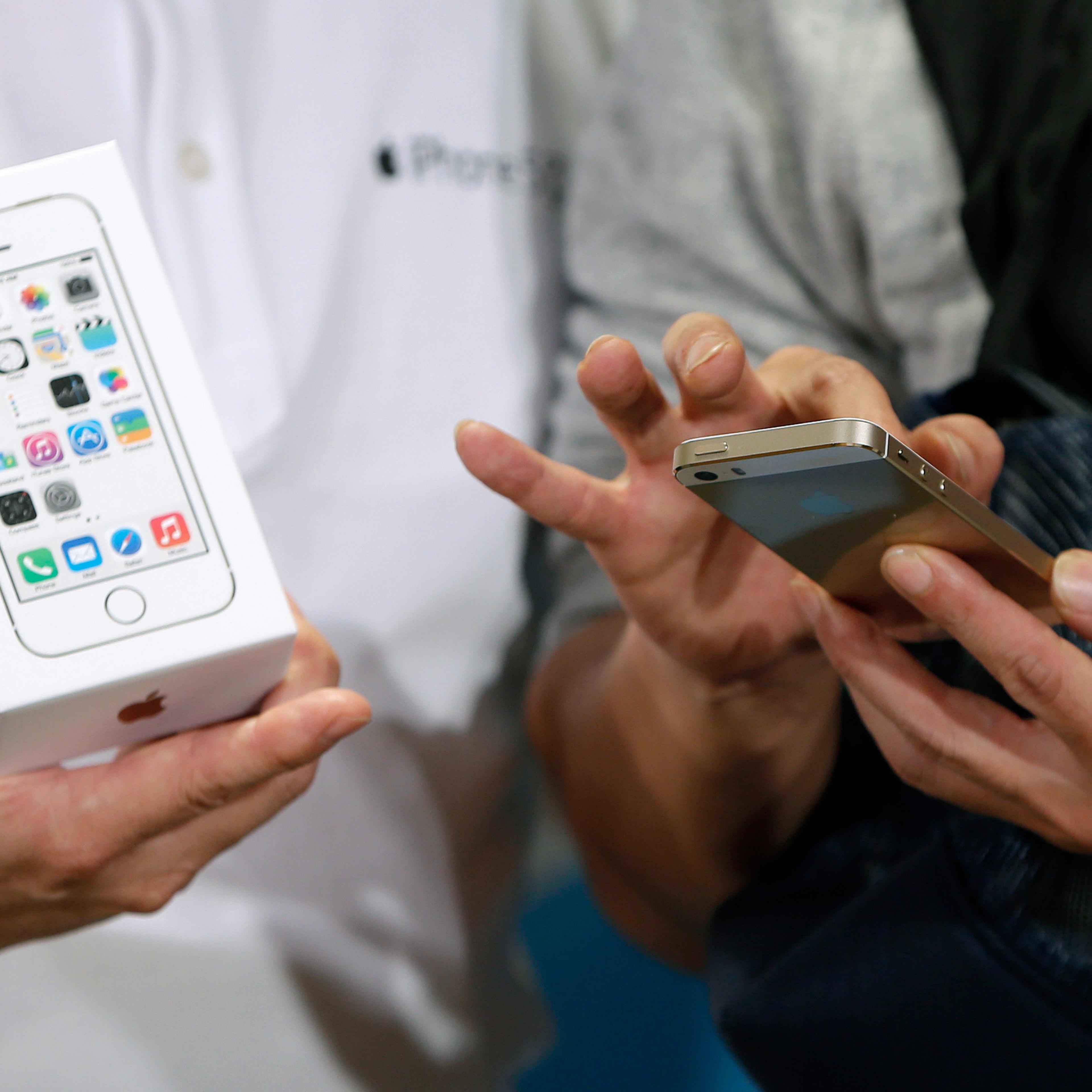 NTT DoCoMo Starts To Sell Apple New iPhone 5S And iPhone 5C