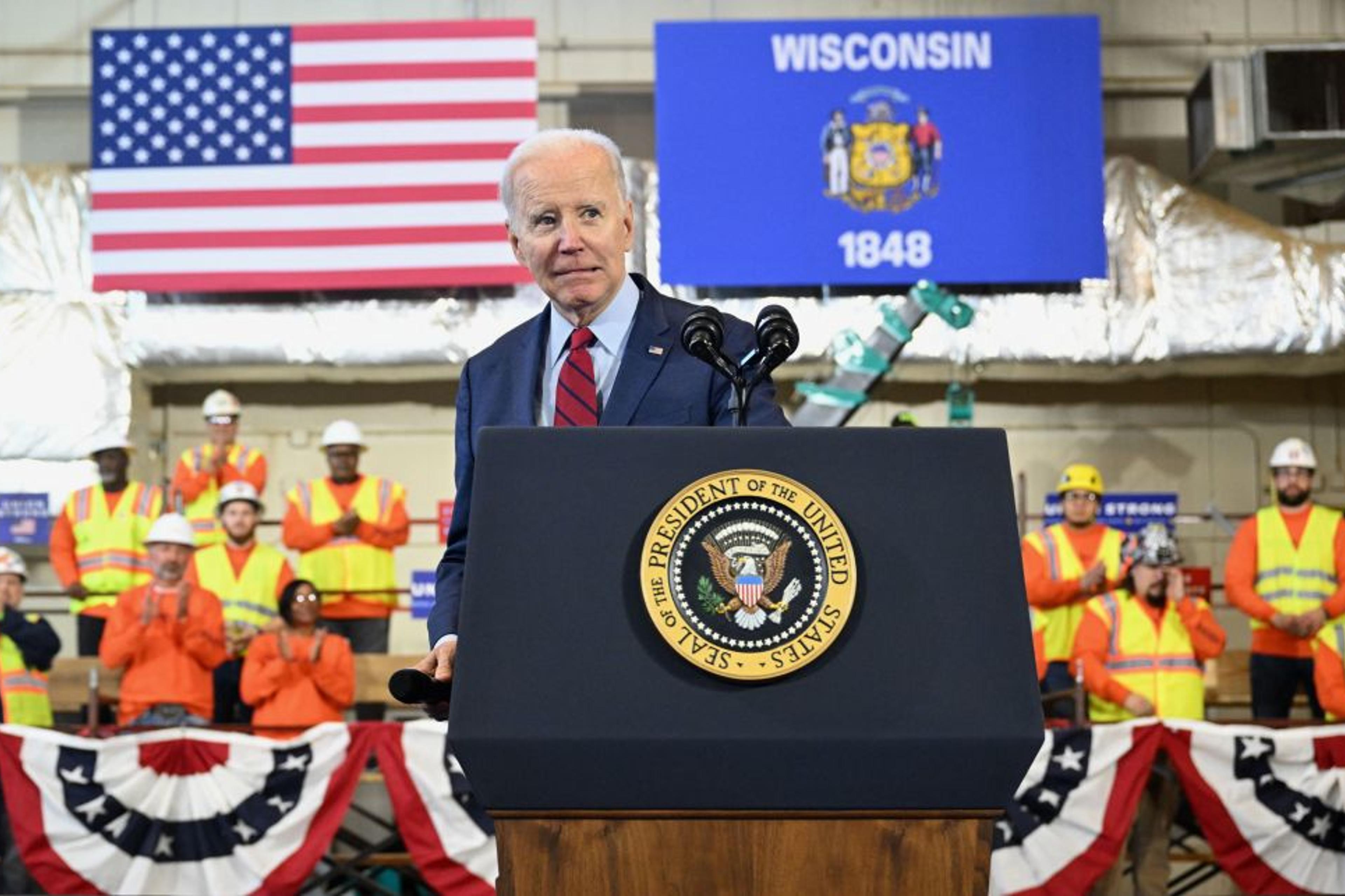 US-POLITICS-BIDEN-ECONOMY-EMPLOYMENT
