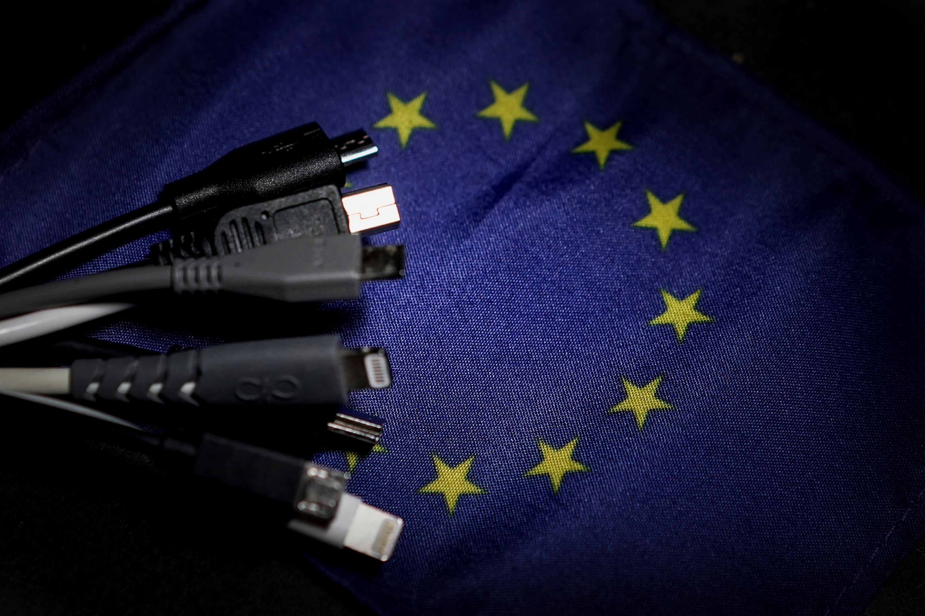 apple-chargers-eu-parliament