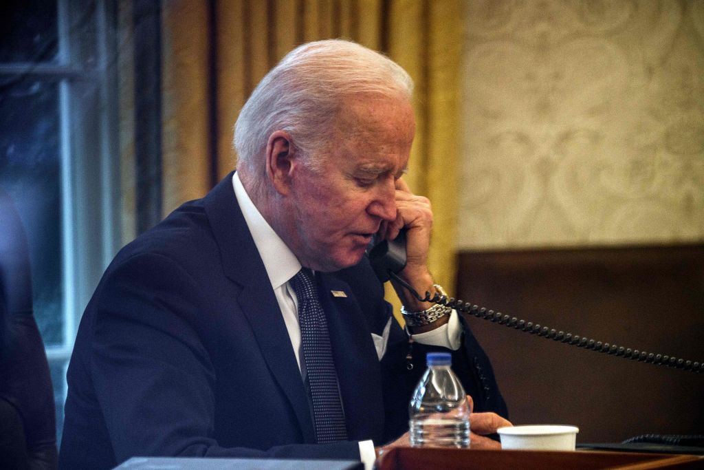 US-POLITICS-BIDEN-UKRAINE-ZELENSKY