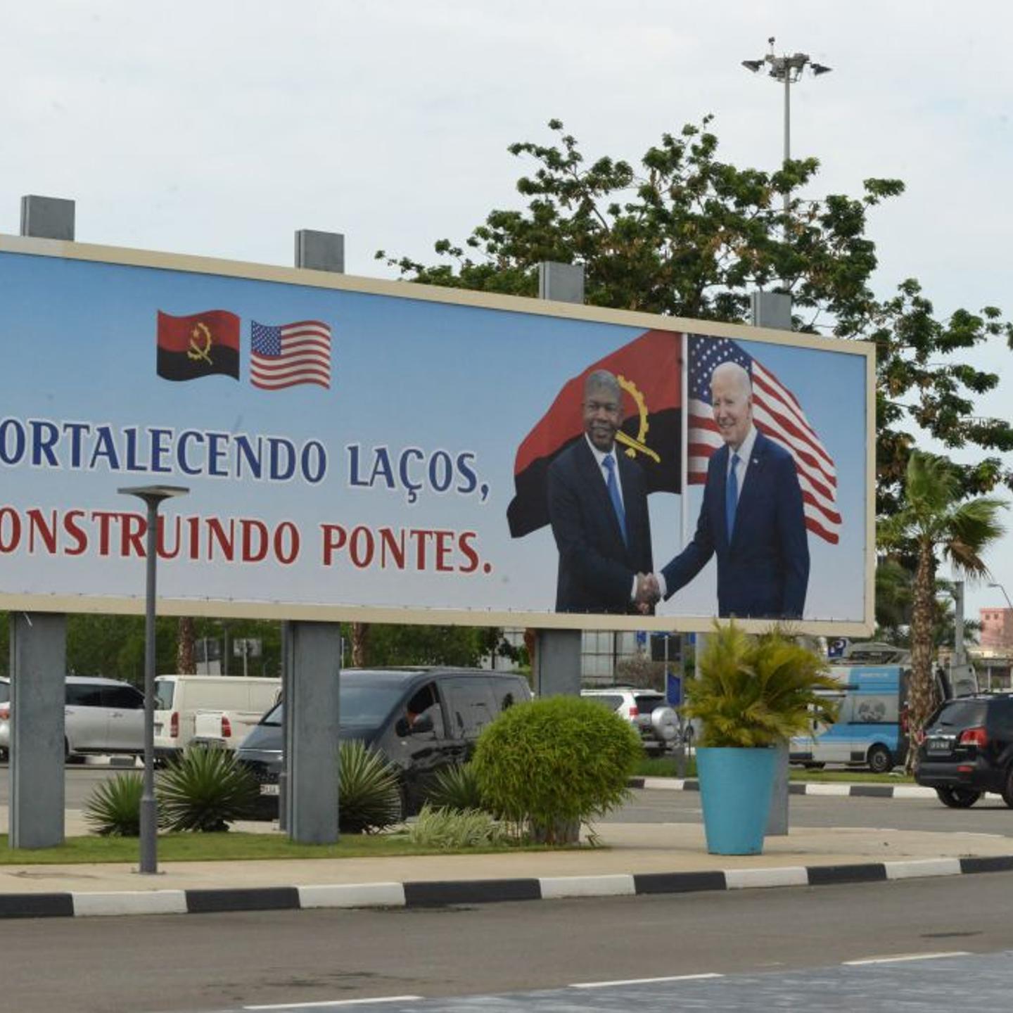 A poster showing a picture of Angola President João Lourenço shaking hands with U.S. President Joe Biden