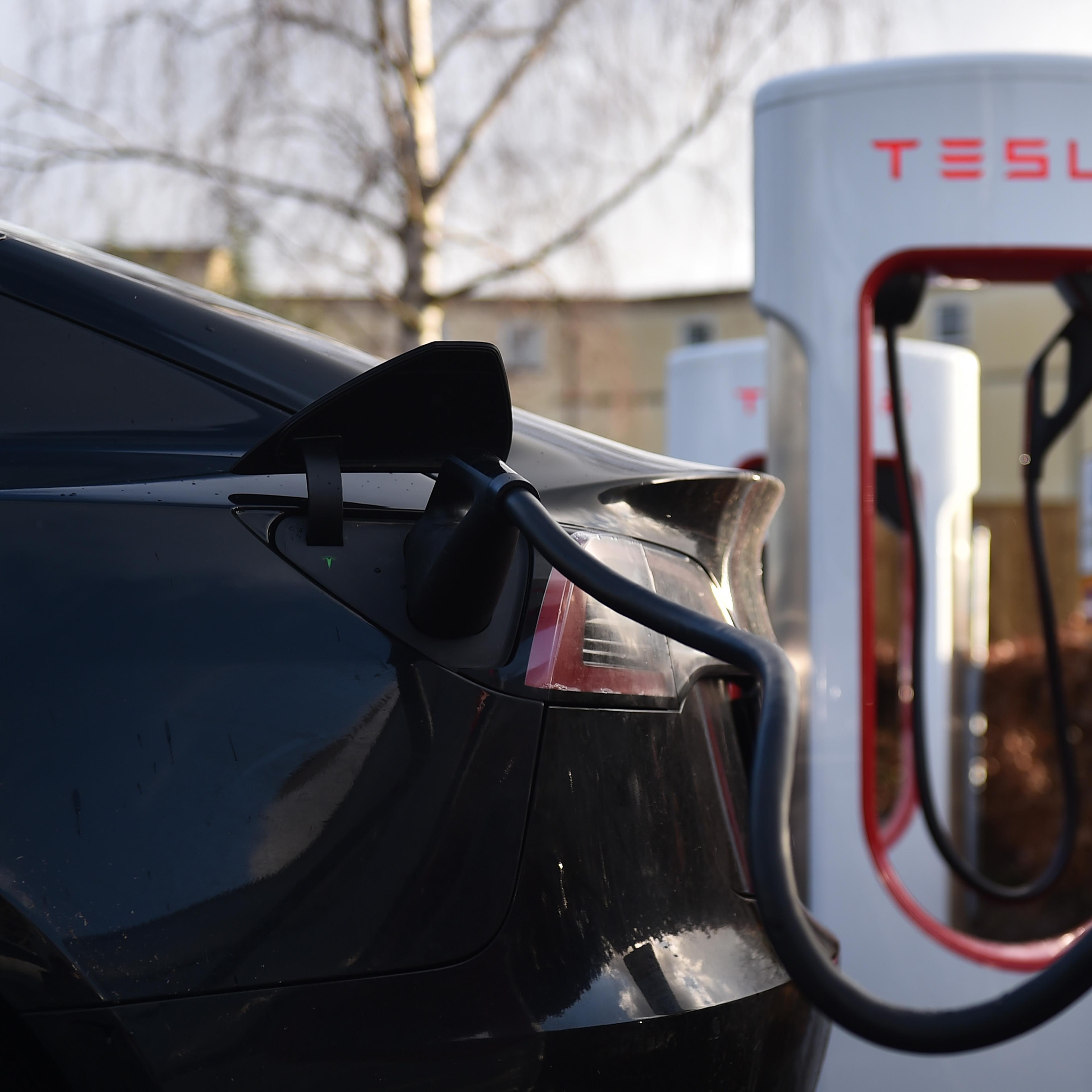 Tesla charging 2021