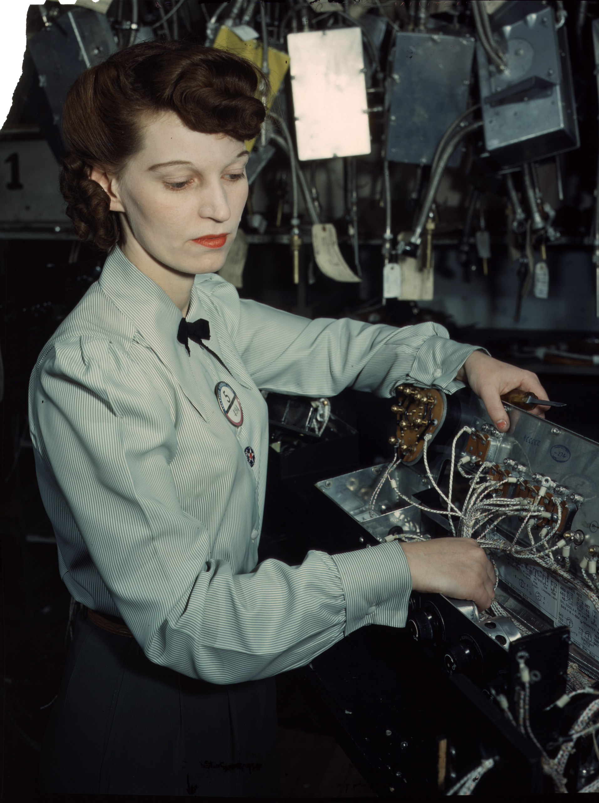 Rosie the Riveter History: See 15 WWII Photos of Women Working