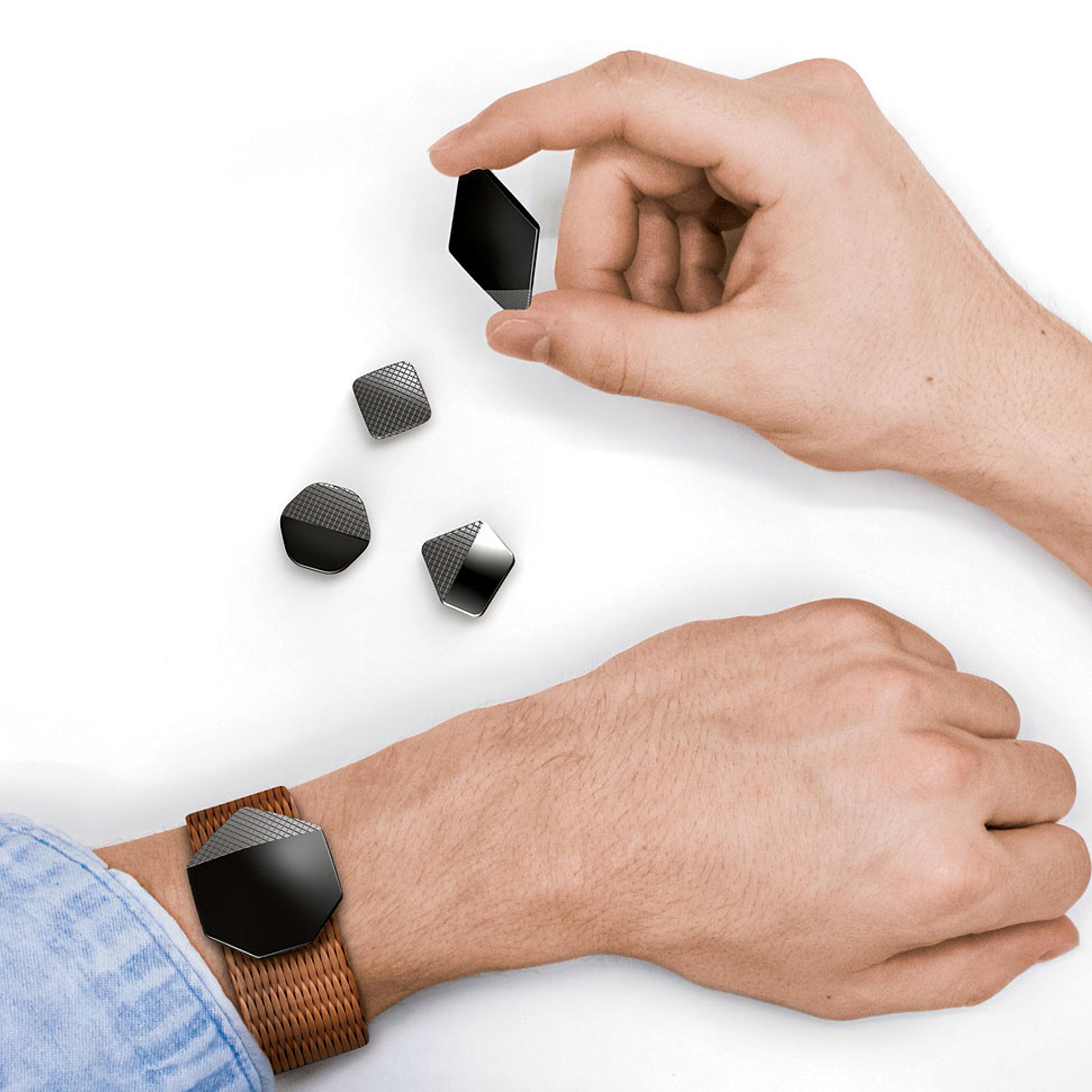 Table_hands_1.JPG