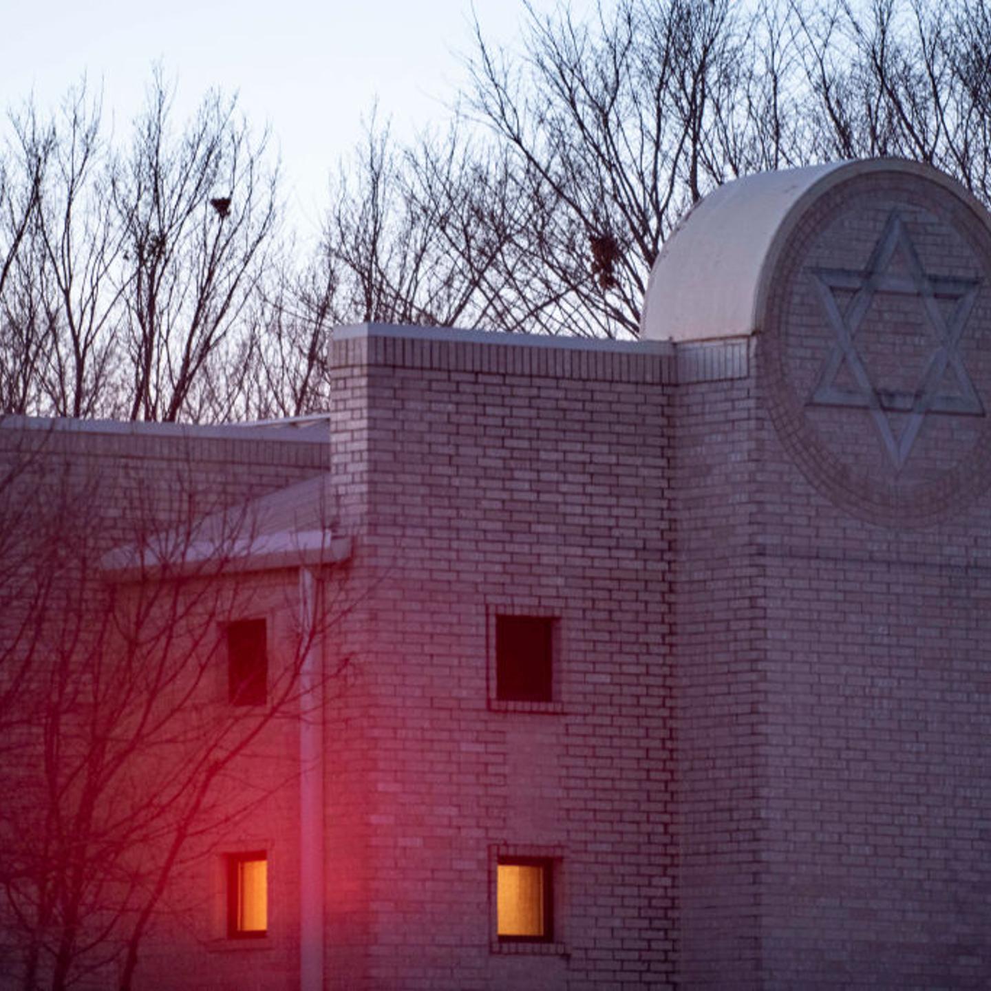 Texas Synagogue Holds Healing Service After Hostage Situation