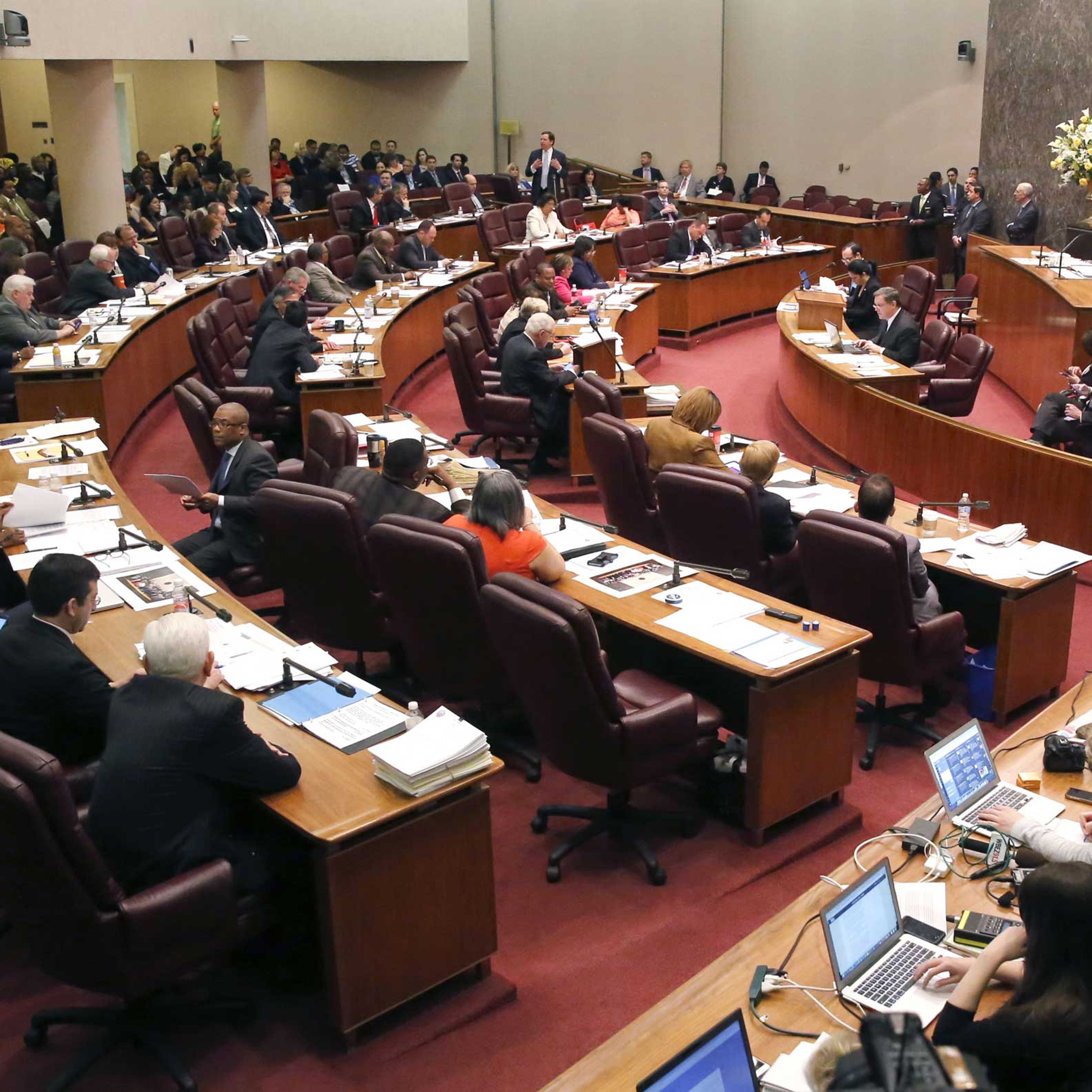 The Chicago City Council votes on a $5.5 million fund to compensate victims of police torture, in Chicago, on May 6, 2015.