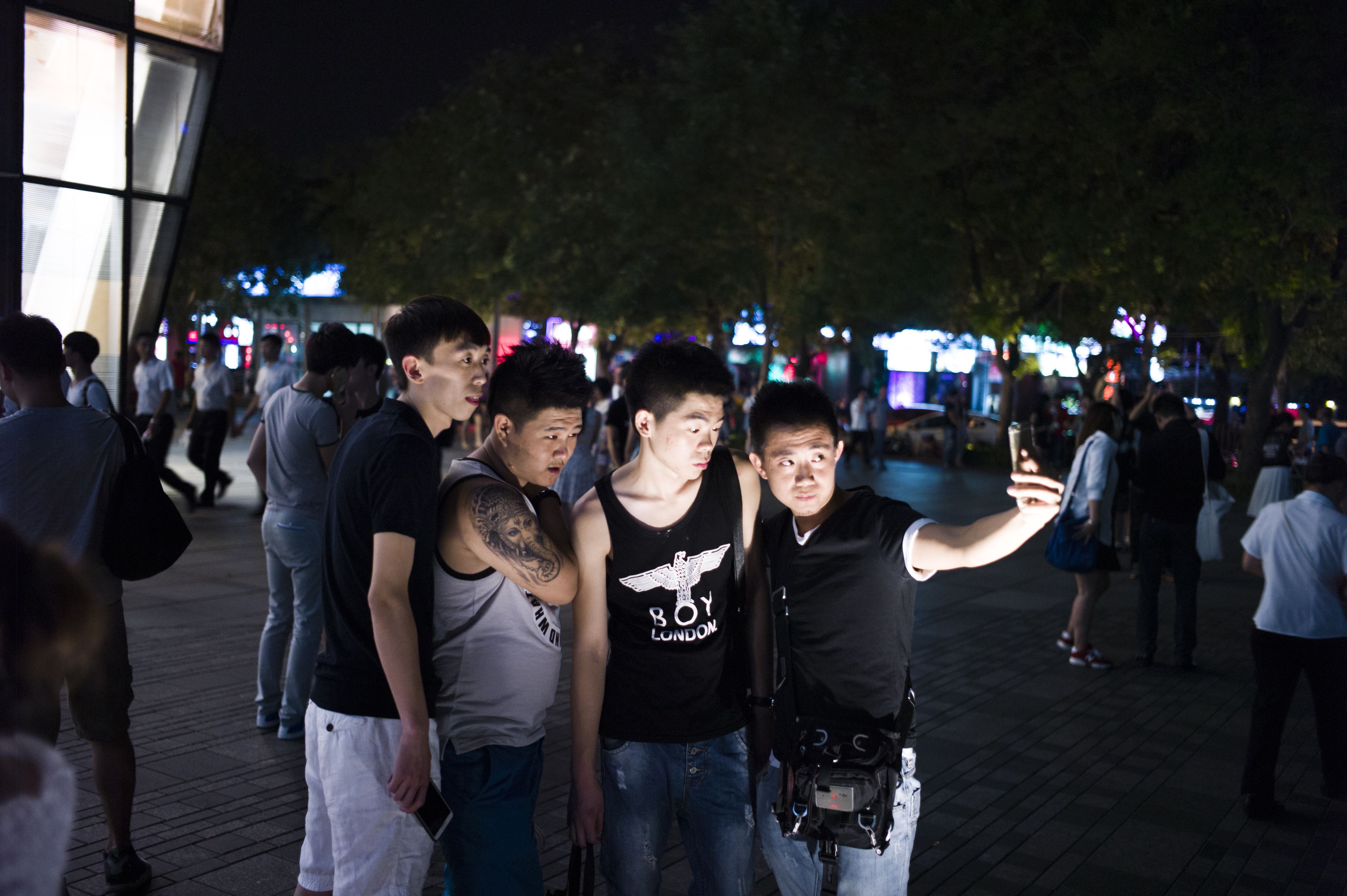 CHINA-INTERNET-PORNOGRAPHY-CENSORSHIP-RETAIL-UNIQLO-OFFBEAT