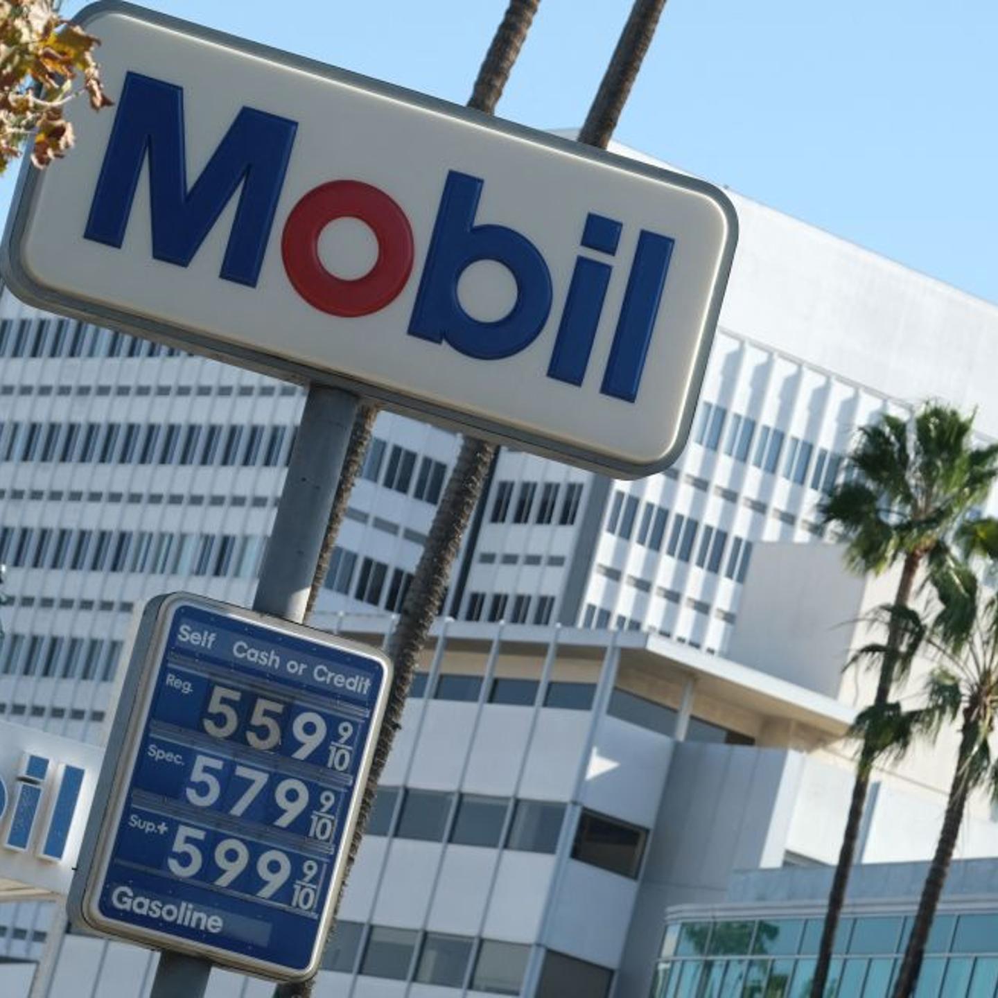 US-ECONOMY-POLITICS-OIL