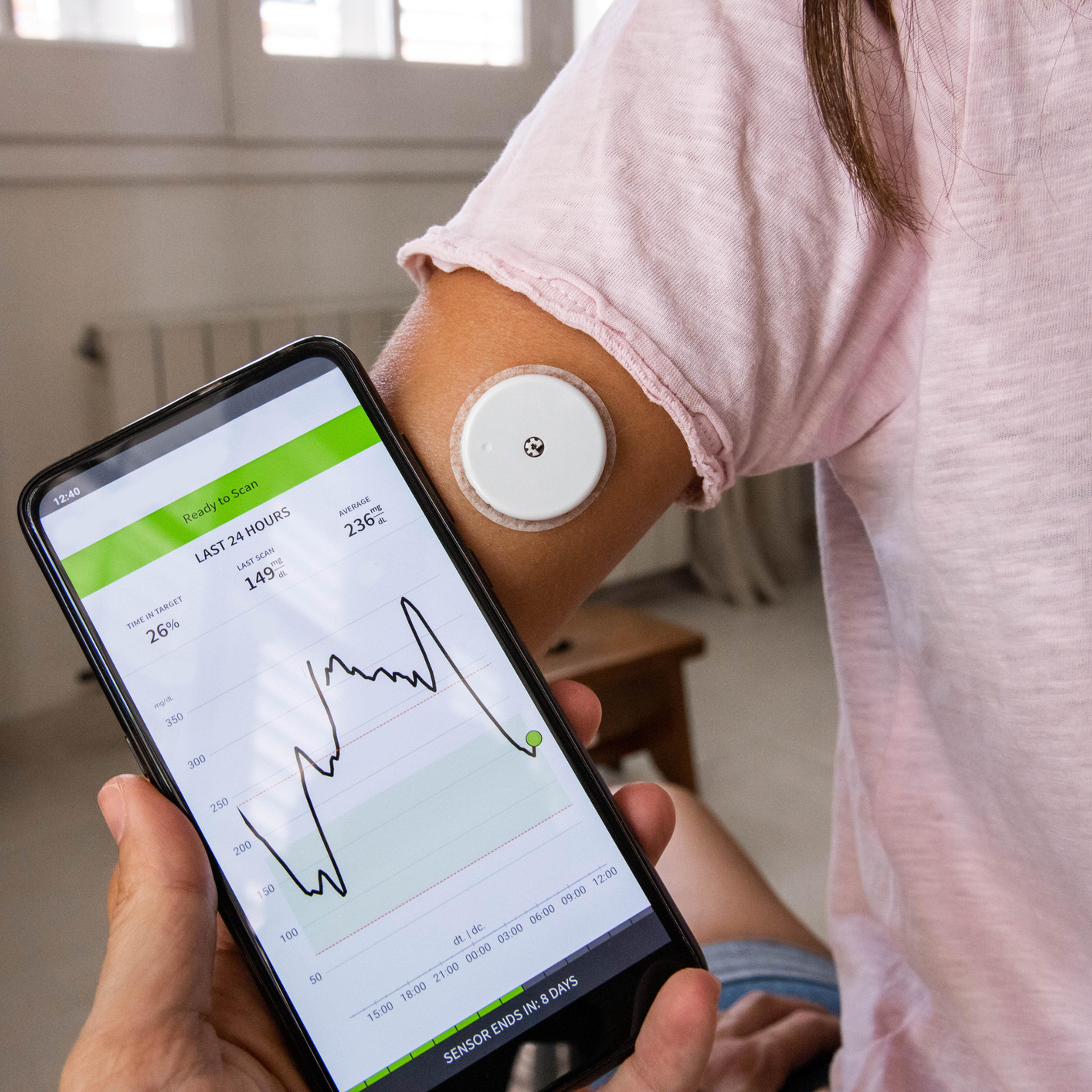 Monitoring the levels of glucose in blood using smart phone technology and electrode.