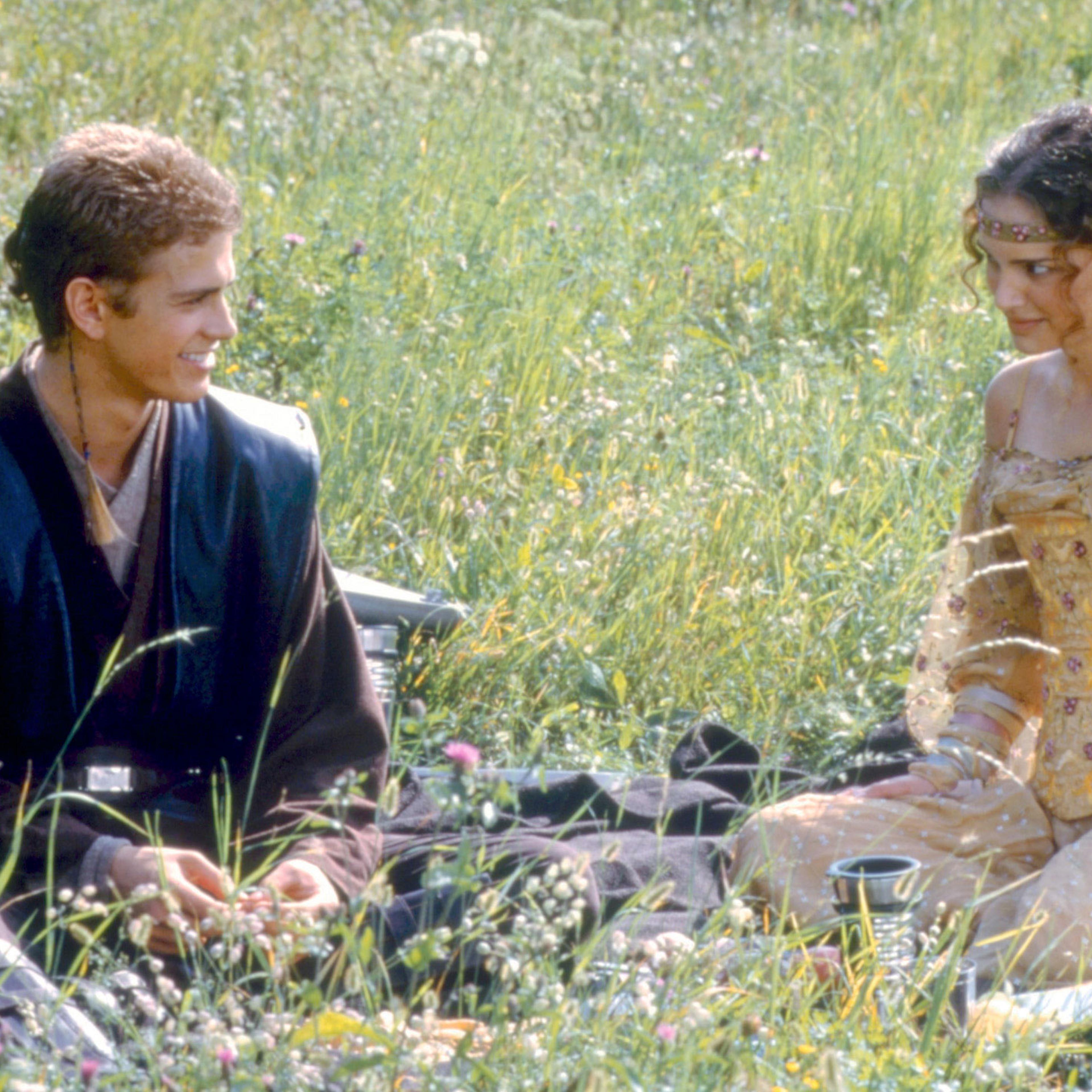 Hayden Christensen, Natalie Portman in Star Wars: Episode II - Attack of the Clones