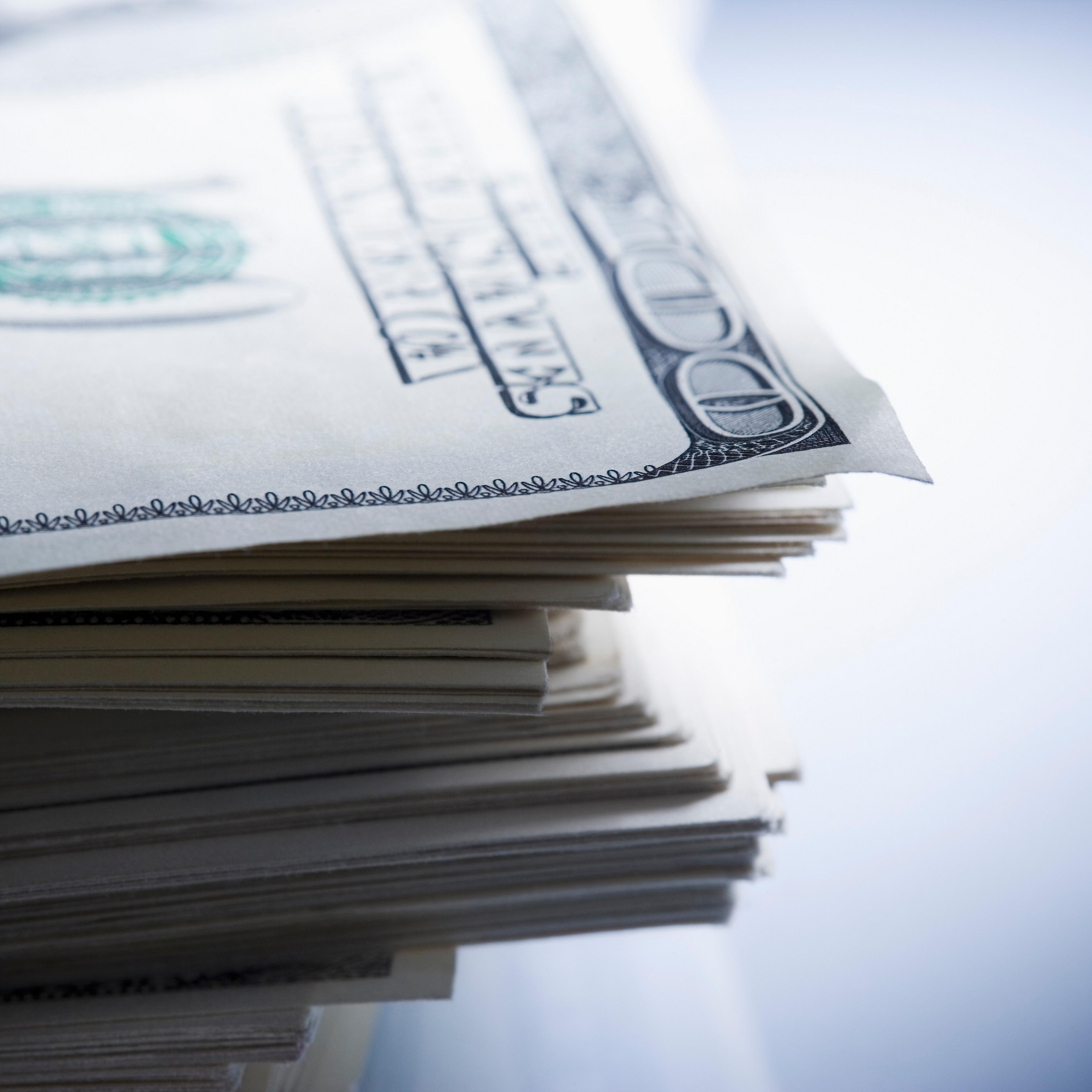 hundred-dollar-bill-stack