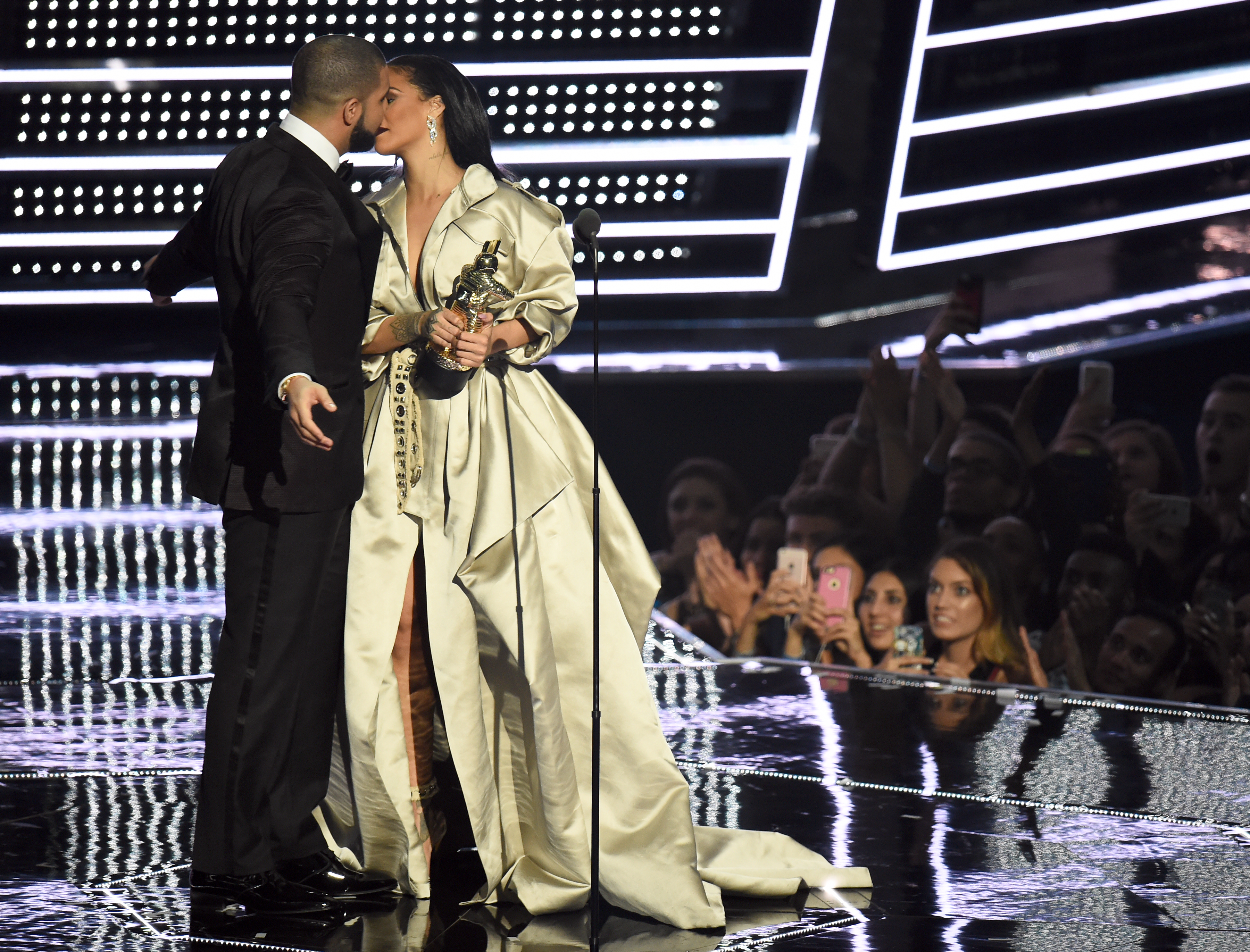 2016 MTV Video Music Awards - Show