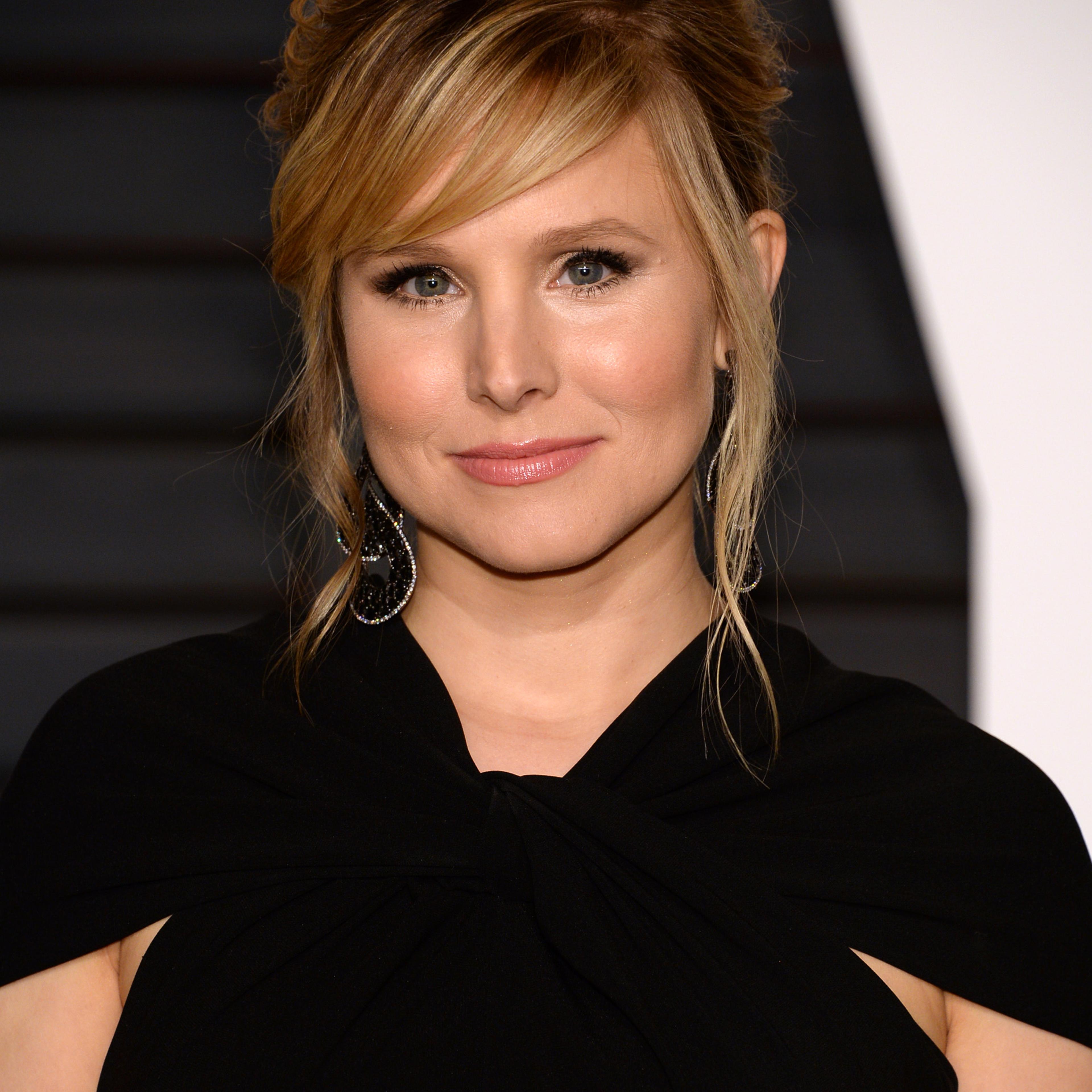 Kristen Bell arrives at the 2015 Vanity Fair Oscar Party on Feb. 22, 2015, in Beverly Hills, Calif.