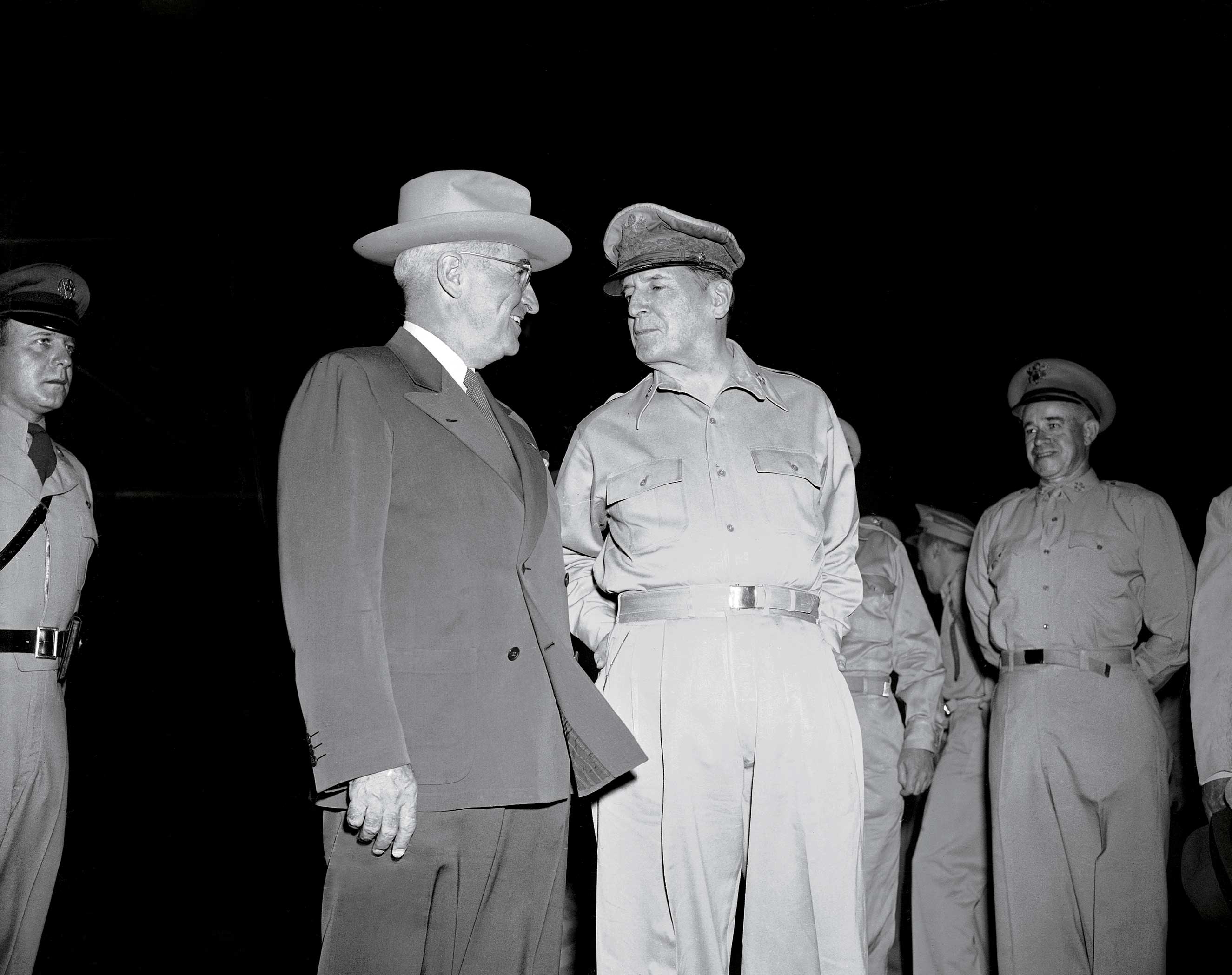 president-harry-truman-douglas-macarthur-nuclear-war-branjs