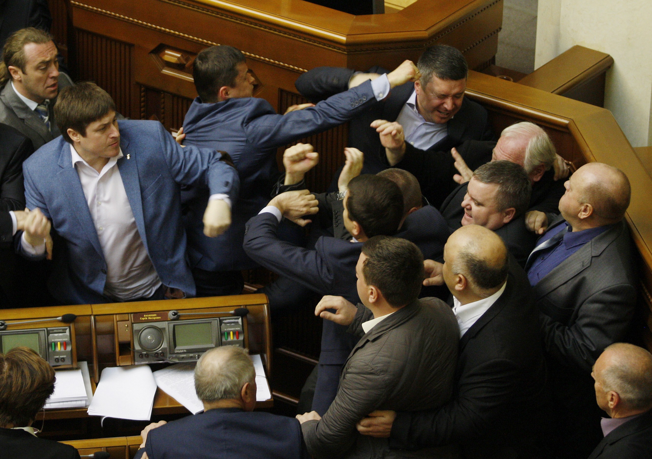 UKRAINE-RUSSIA-CRISIS-POLITICS-PARLIAMENT-FIGHT