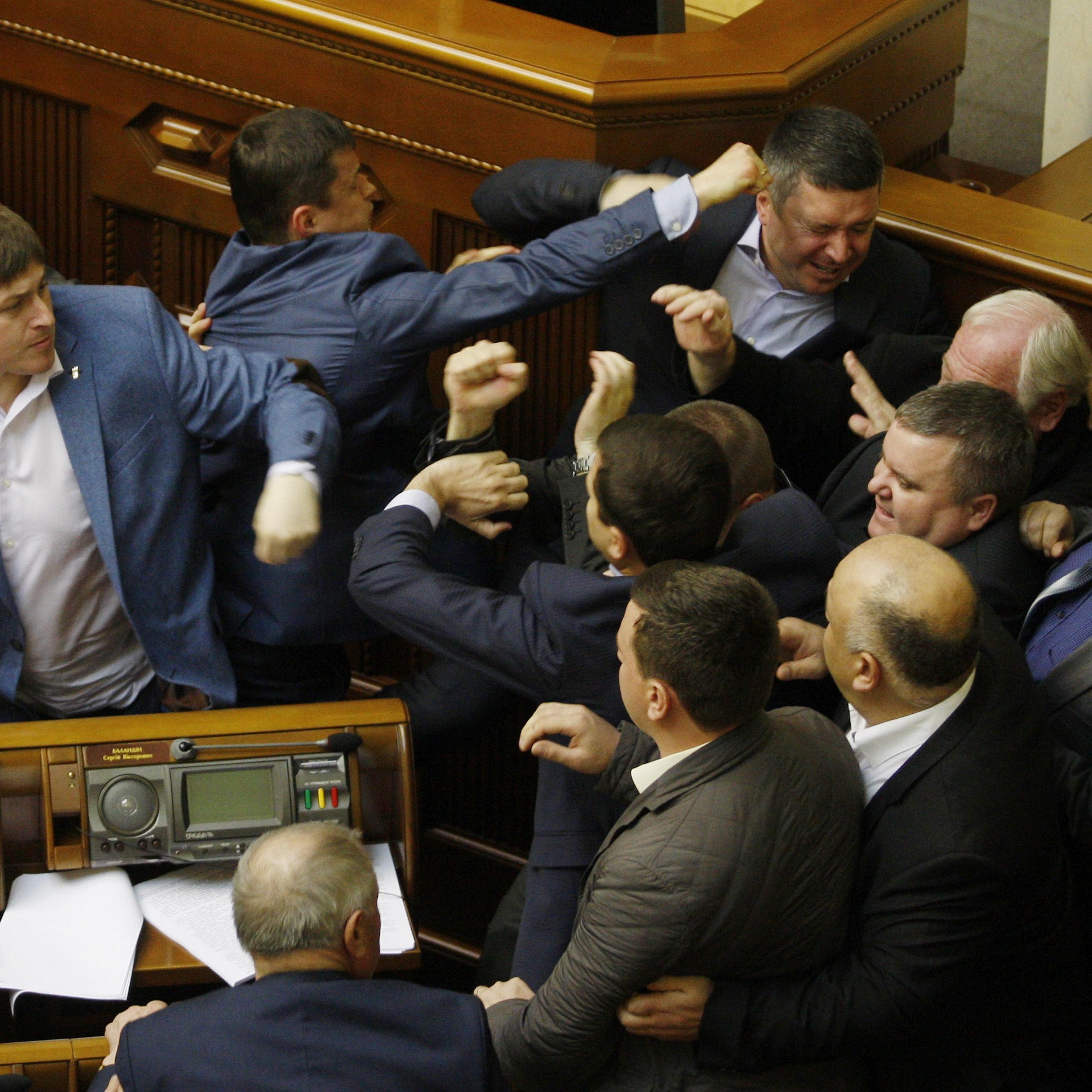 UKRAINE-RUSSIA-CRISIS-POLITICS-PARLIAMENT-FIGHT