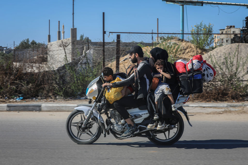 Palestinians Move South as Israel Urges Evacuation of Northern Gaza