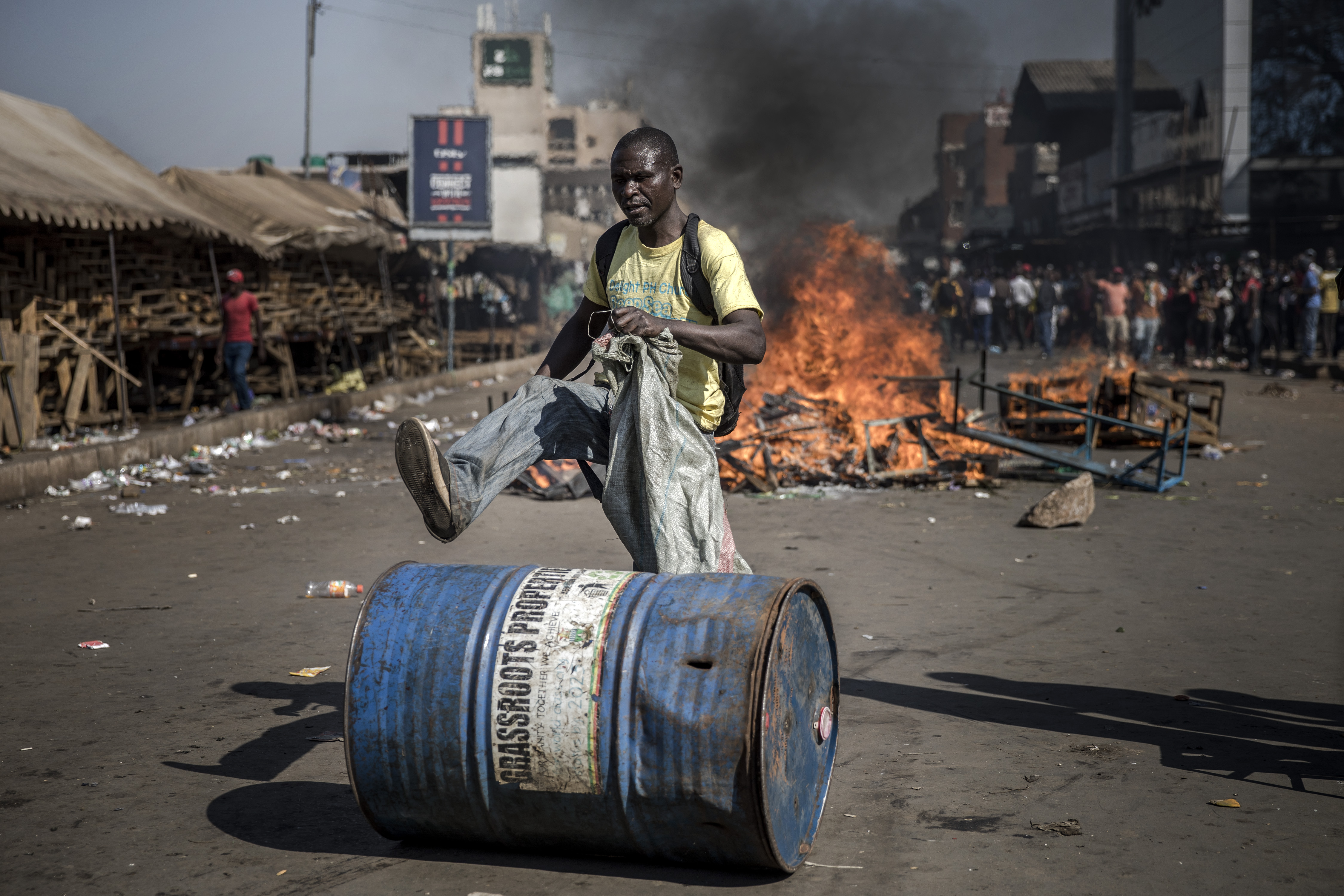 TOPSHOT-ZIMBABWE-VOTE-UNREST