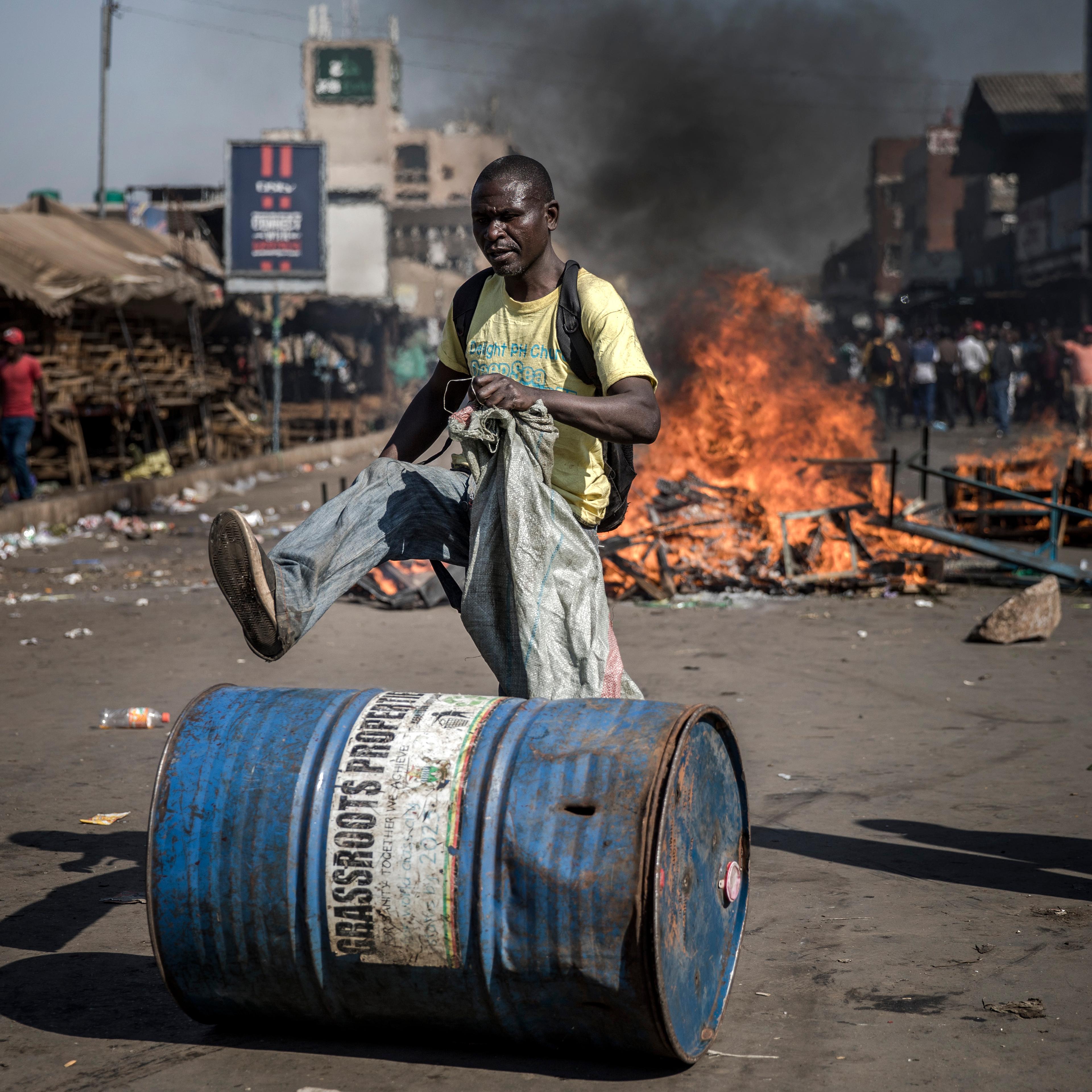 TOPSHOT-ZIMBABWE-VOTE-UNREST