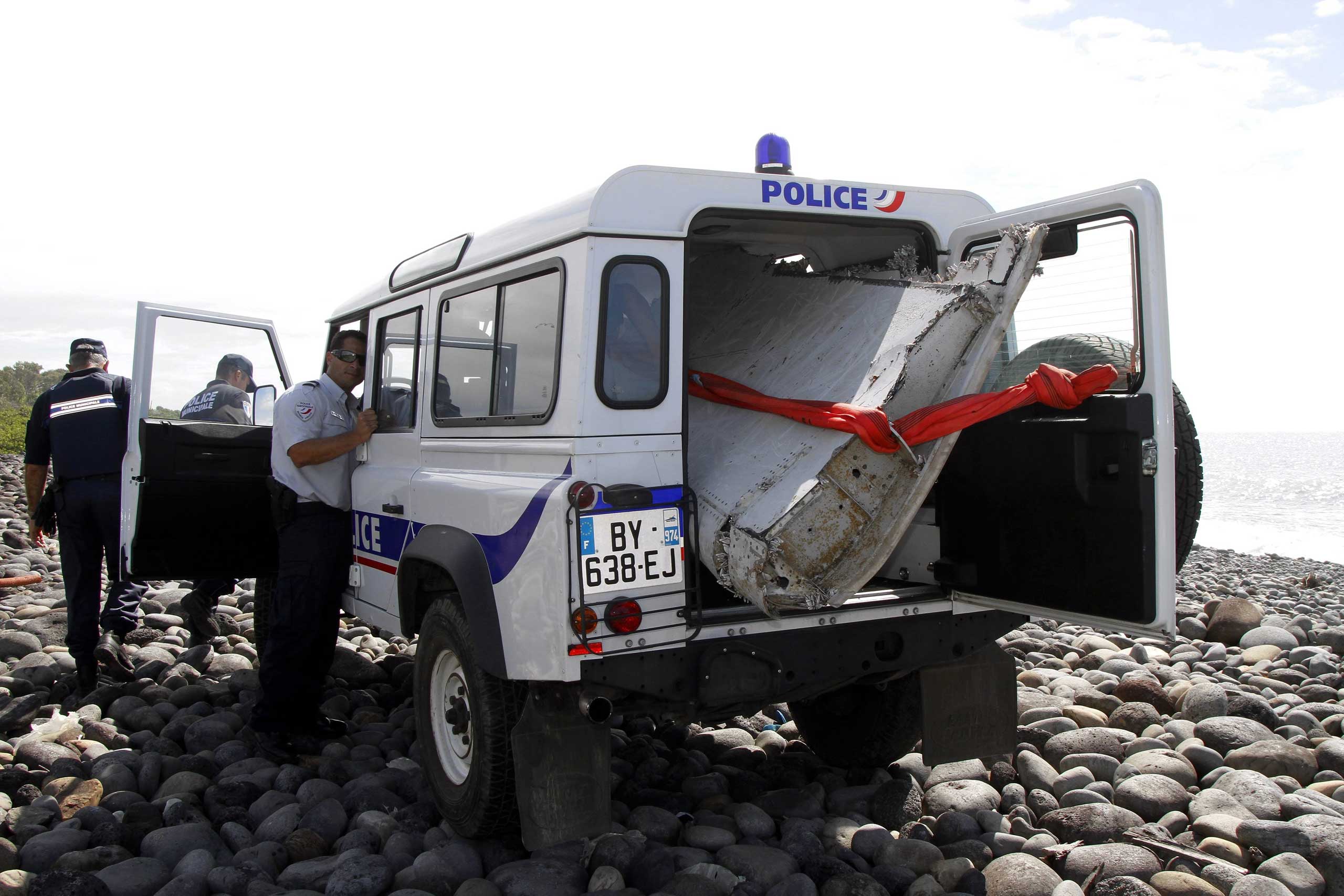 Suspected Malaysia airlines MH370 Debris Renunion