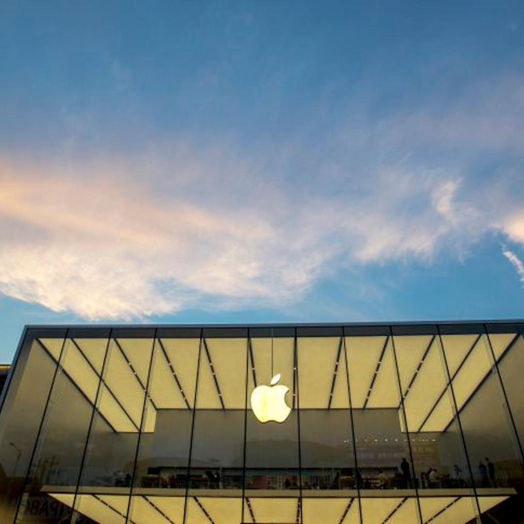 Apple store beside the West lake in Hangzhou , is the