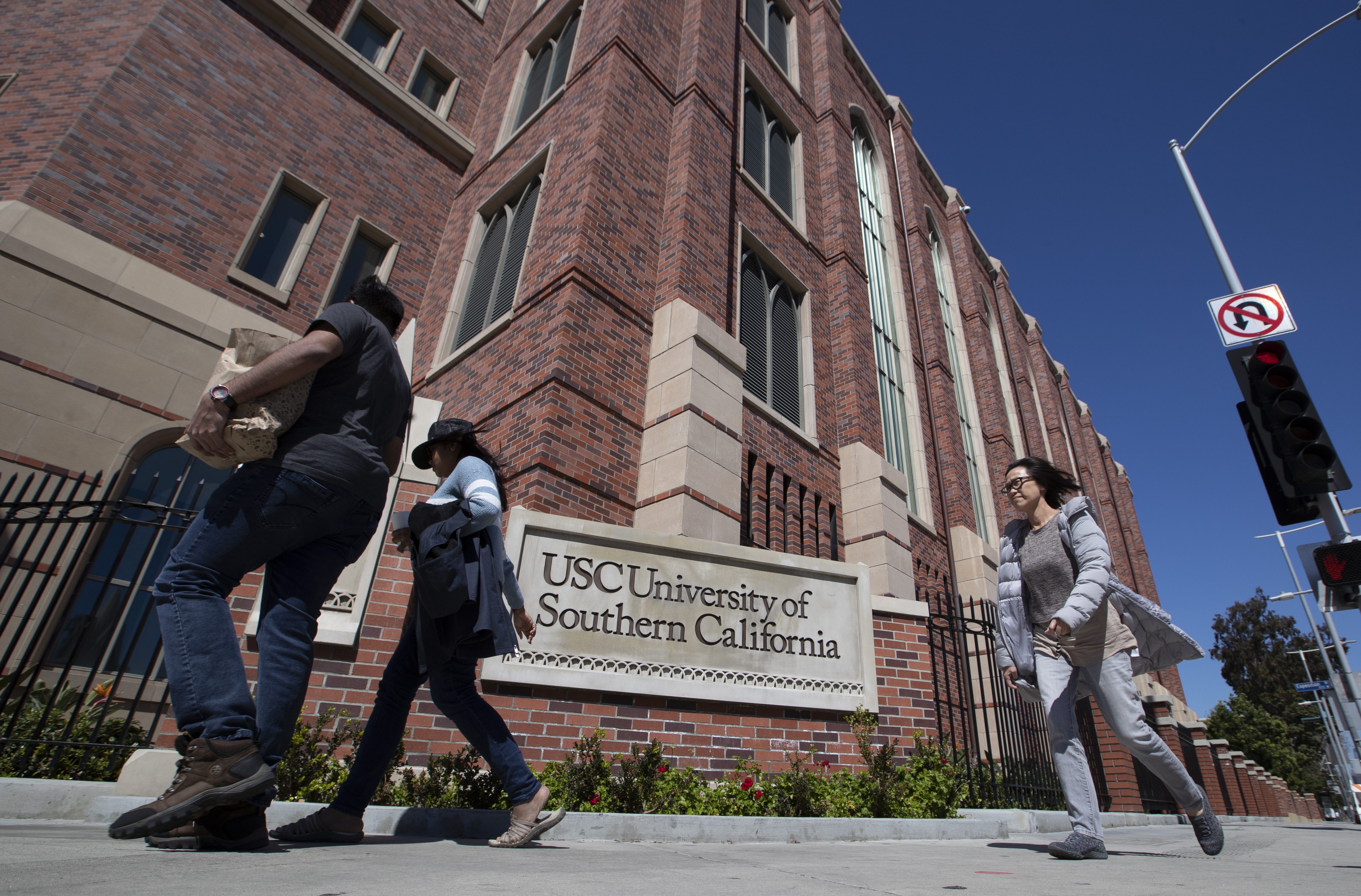 Felicity Huffman, Lori Loughlin And Mossimo Giannulli Indicted In College Admissions Bribery Case