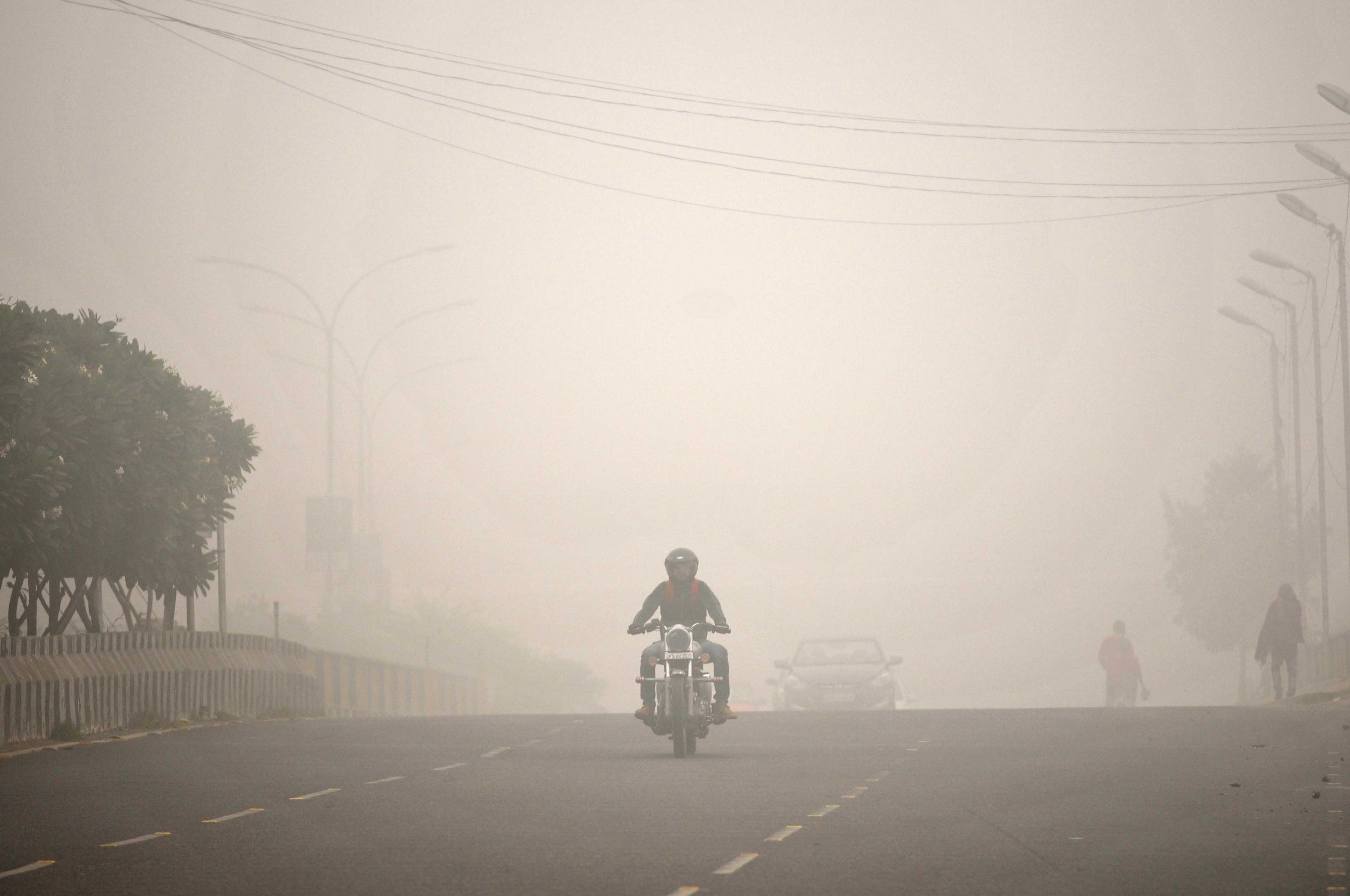 Delhi/NCR Pollution: City Remains Engulfed In Thick Smog