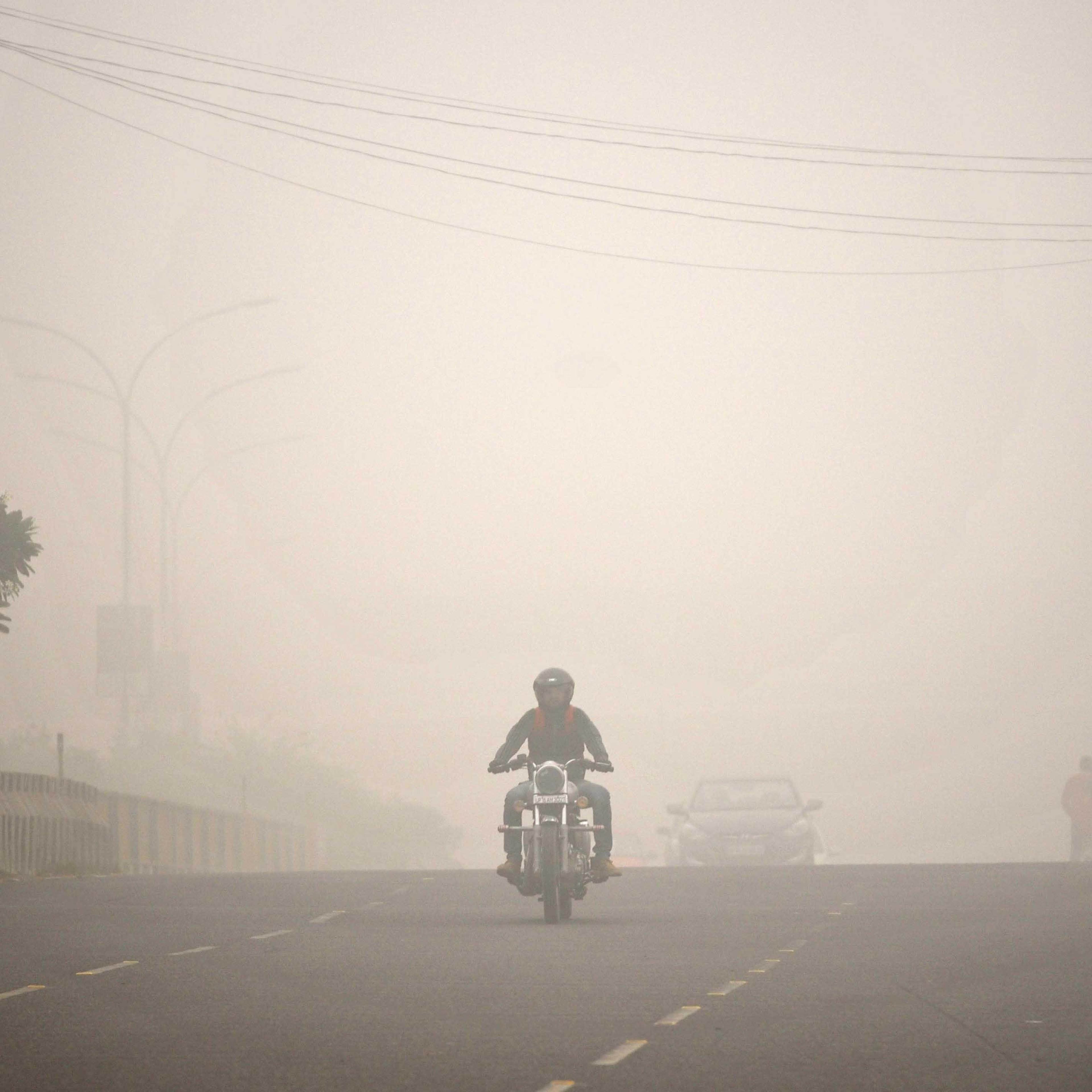 Delhi/NCR Pollution: City Remains Engulfed In Thick Smog