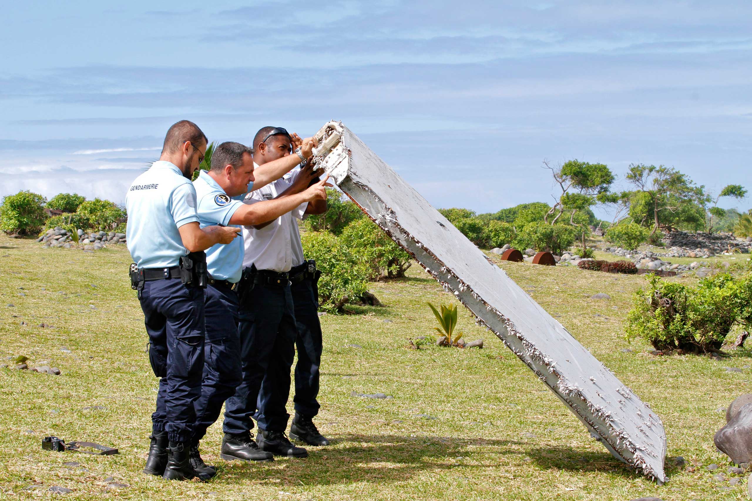 Suspected Malaysia airlines MH370 Debris Renunion