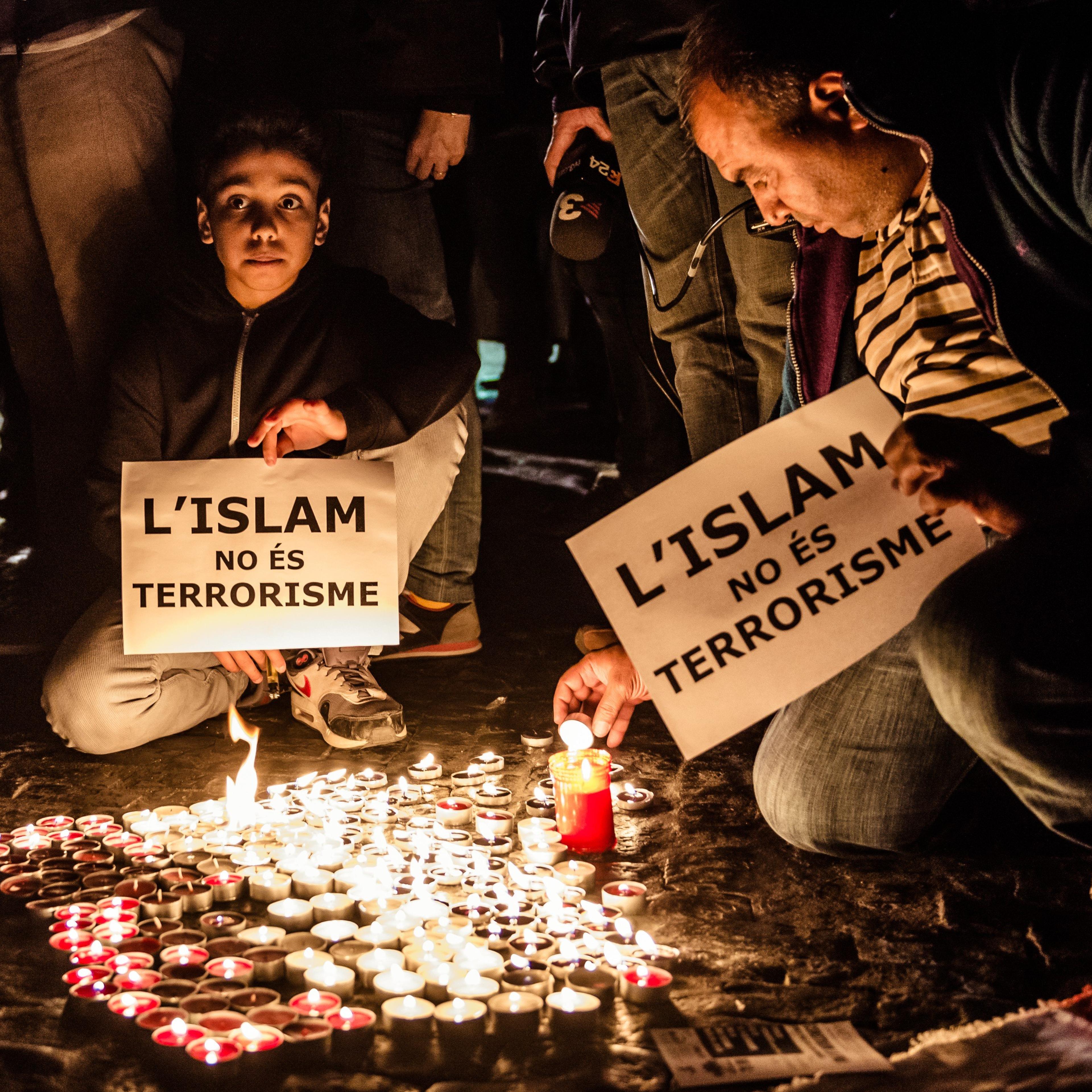 Catalan Muslim community mourns Paris attacks victims