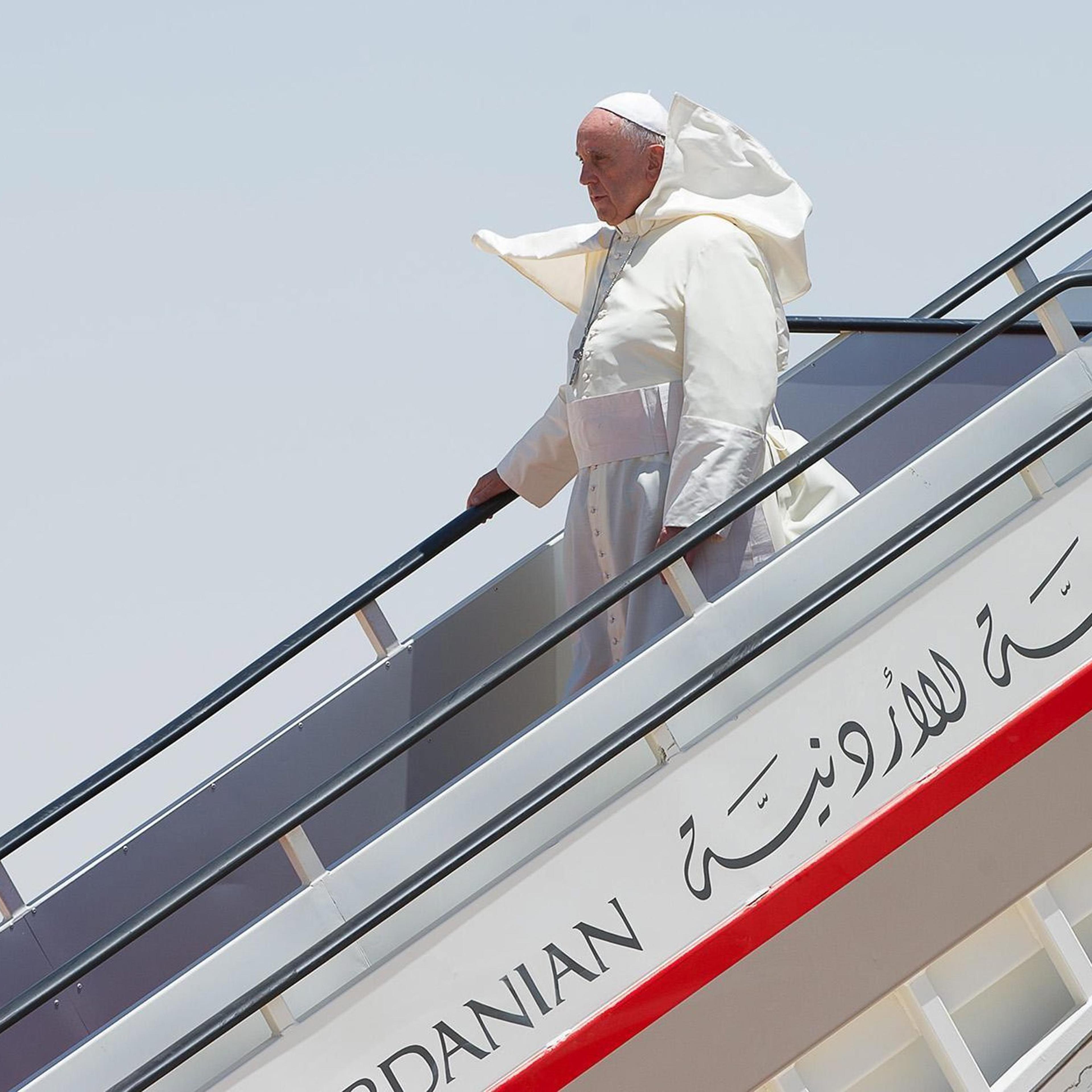 Pope Francis leaves for trip to Holy Land