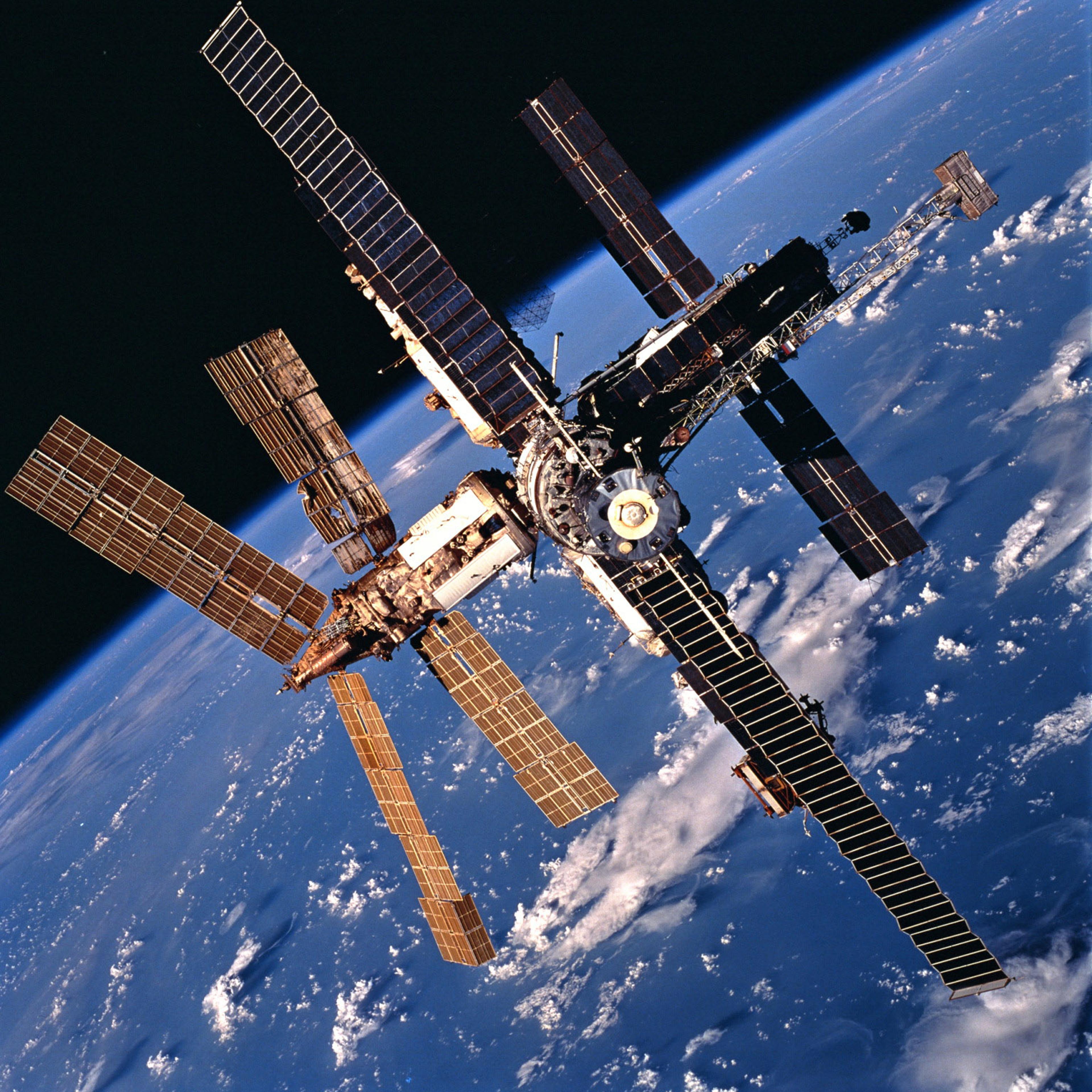 Mir Space Station Retrospective