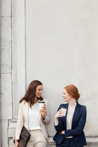 businesswomen-talking
