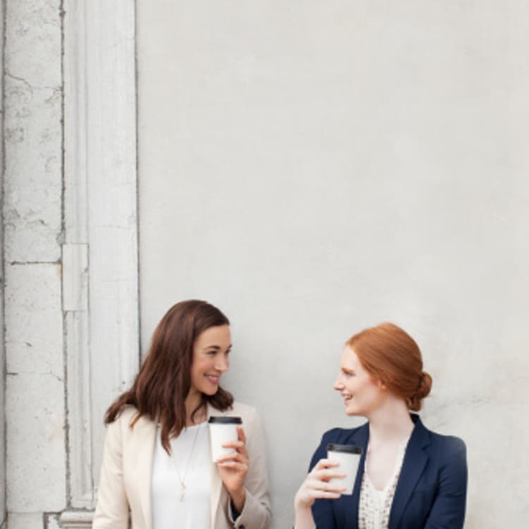 businesswomen-talking