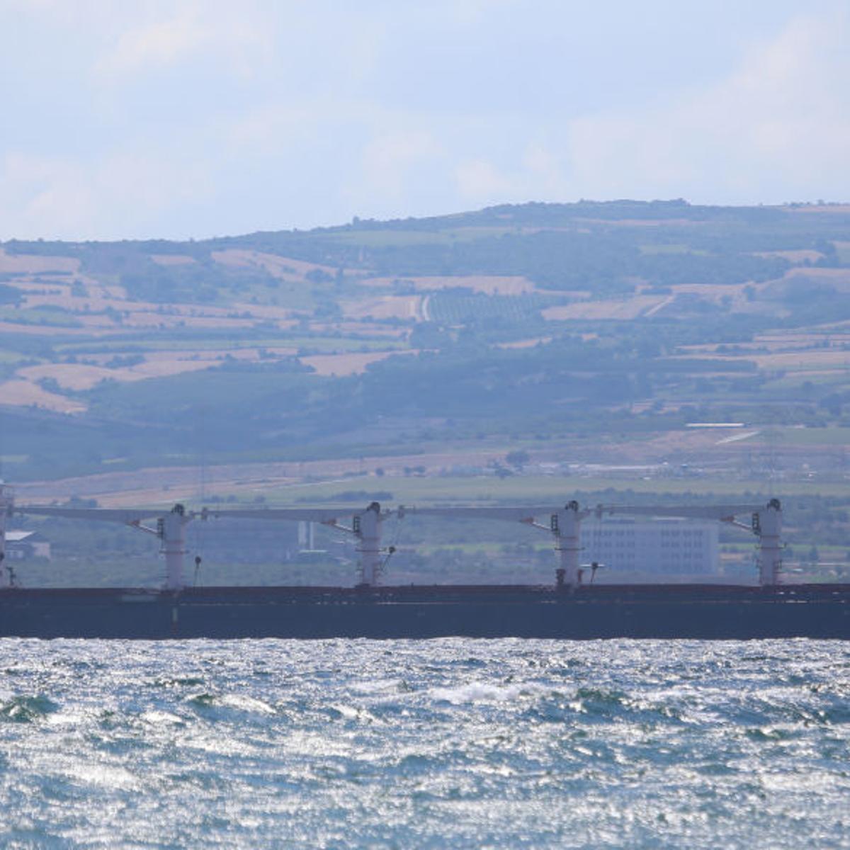 ukraine-ship-stuck