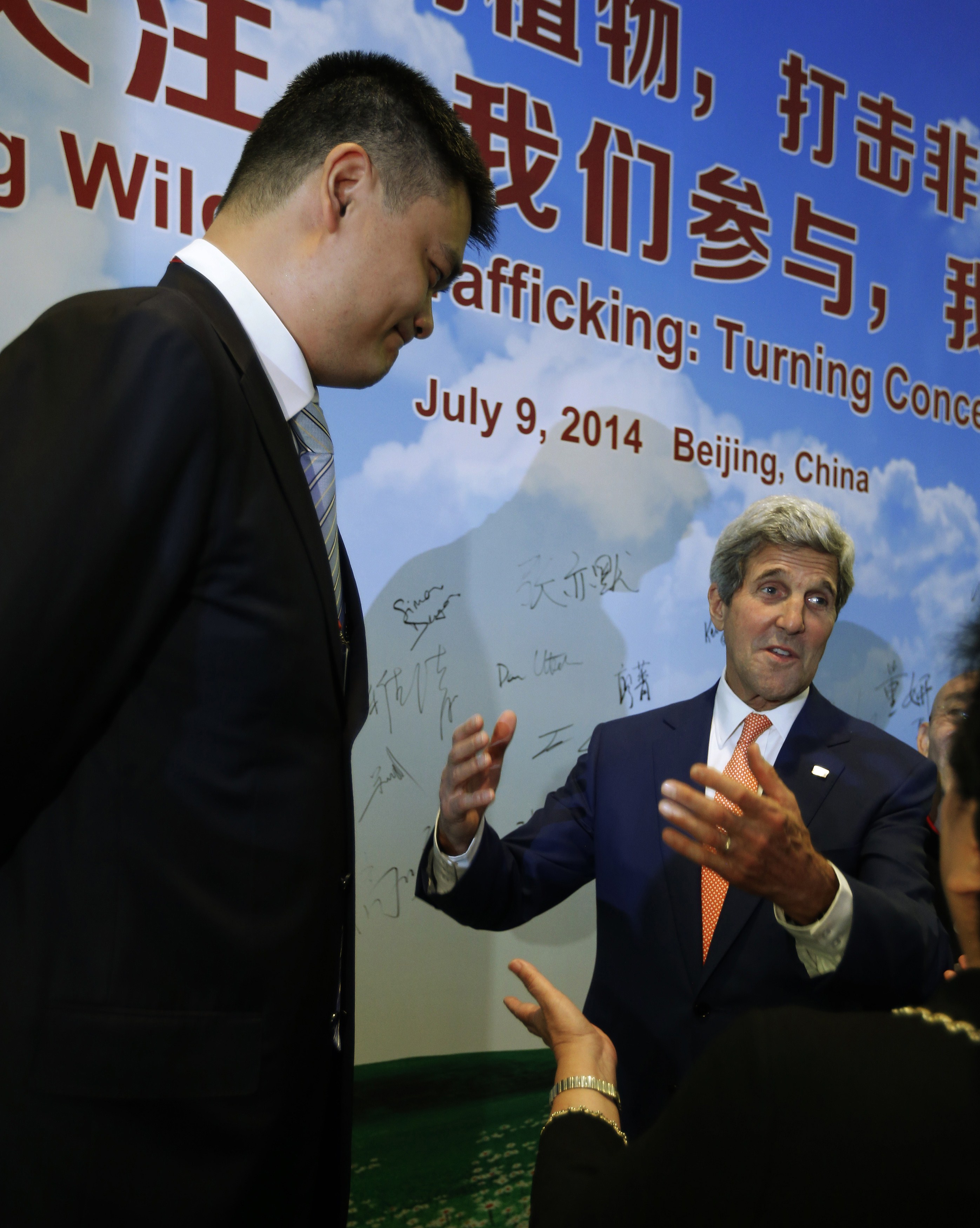 US Secretary of State John Kerry talks with retired Chinese NBA basketball star Yao Ming about his efforts against international wildlife trafficking, as the two participate in an event about combating the trade of animal remains, at the US-China Strateg
