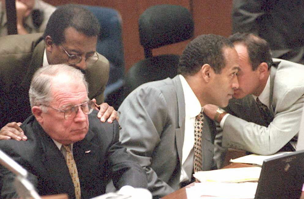 Defense attorney Johnnie Cochran Jr. (2nd-L) confers with F. Lee Bailey (L) as O.J. Simpson(2nd-R) confers with Robert Shapiro (R) during morning testimony 20 June in the O.J. Simpson double murder trial. Simpson is being charged with the double murders 
