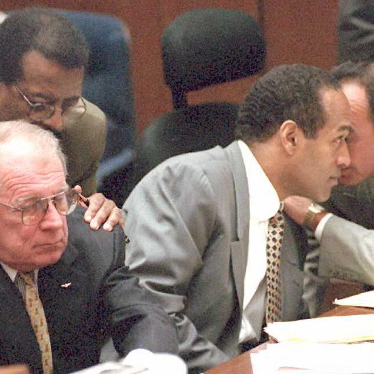 Defense attorney Johnnie Cochran Jr. (2nd-L) confers with F. Lee Bailey (L) as O.J. Simpson(2nd-R) confers with Robert Shapiro (R) during morning testimony 20 June in the O.J. Simpson double murder trial. Simpson is being charged with the double murders