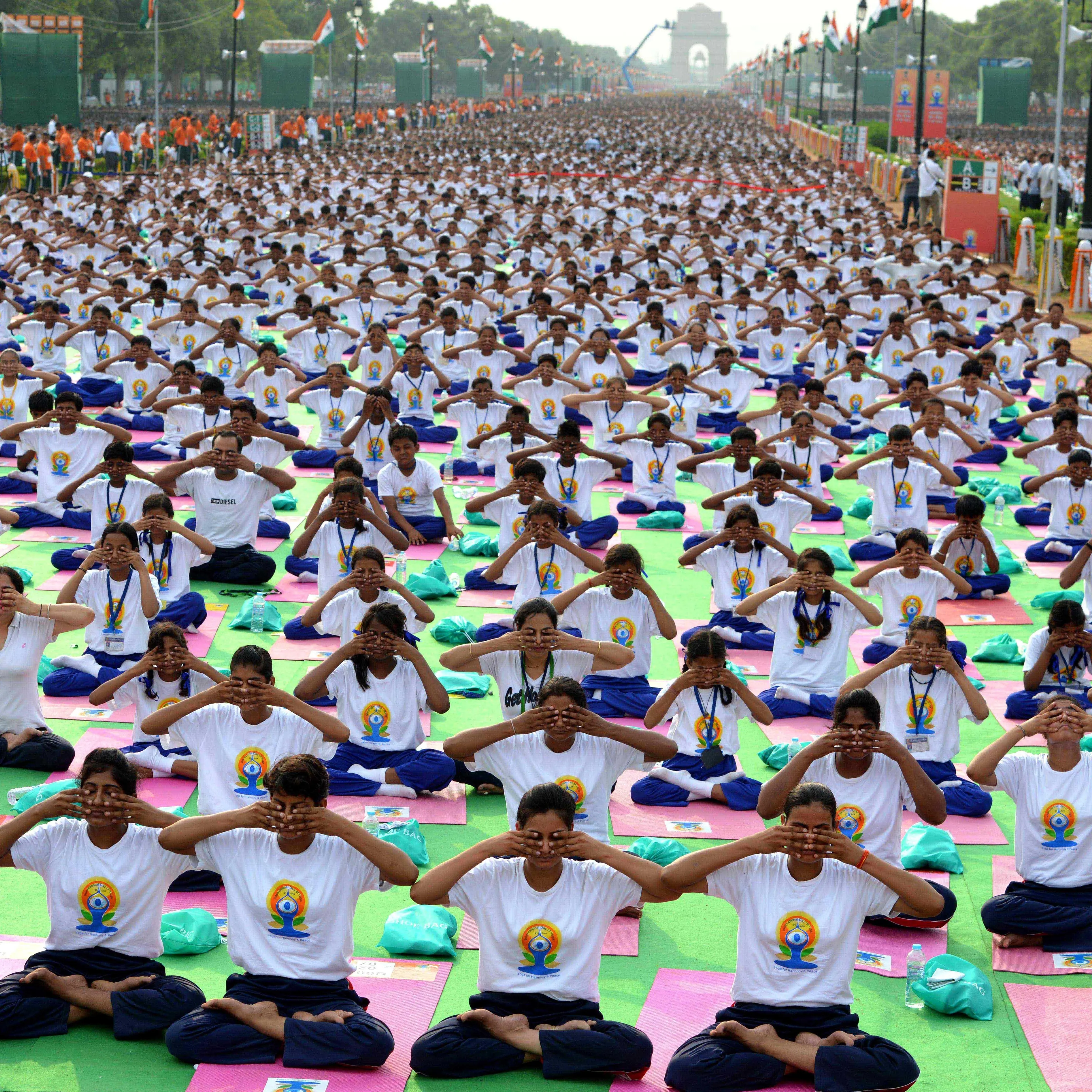 Indian PM Modi leads mass yoga session on Int'l Yoga Day in New Delhi
