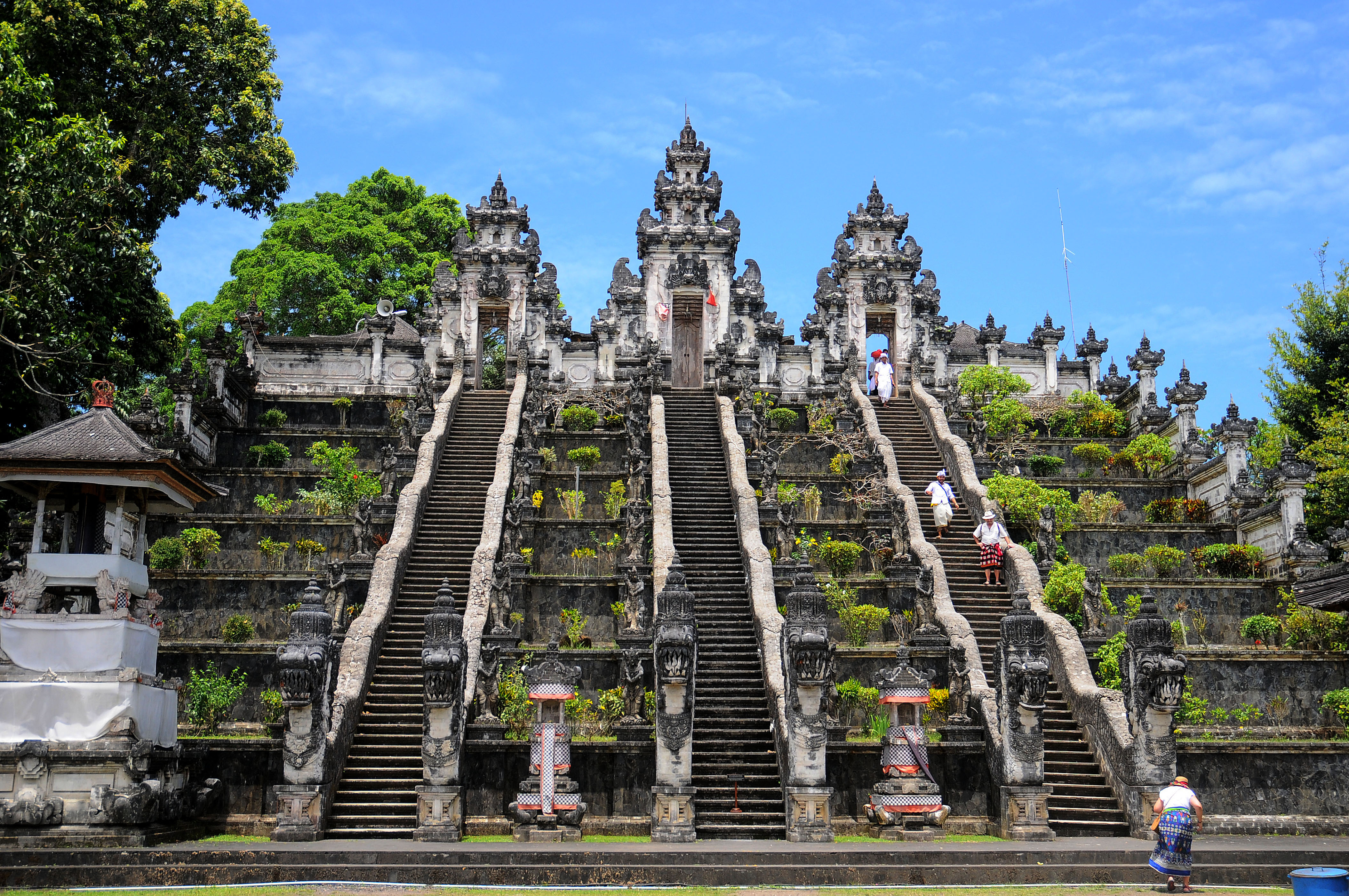 The alert status of Mount Agung affects tourist visits