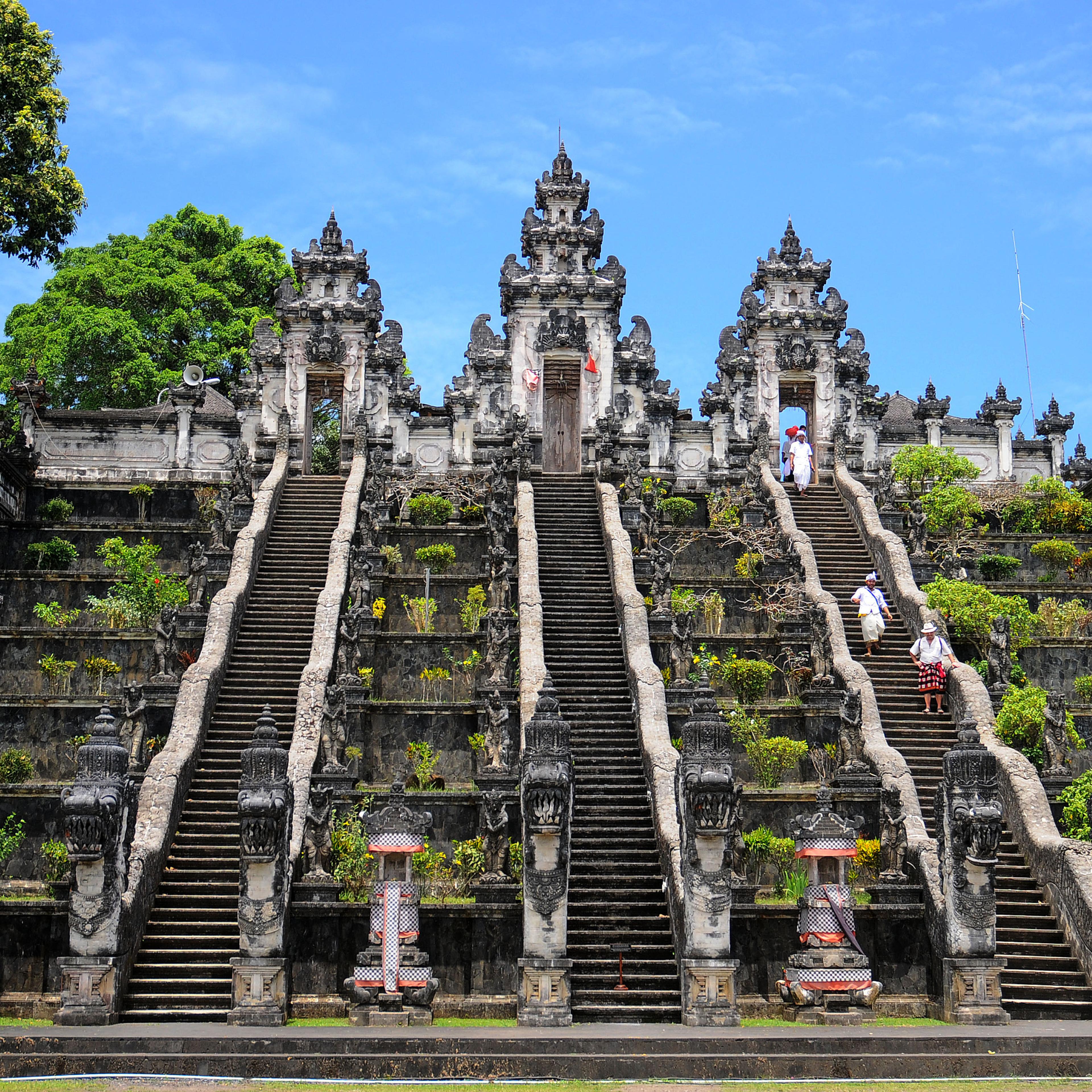 The alert status of Mount Agung affects tourist visits