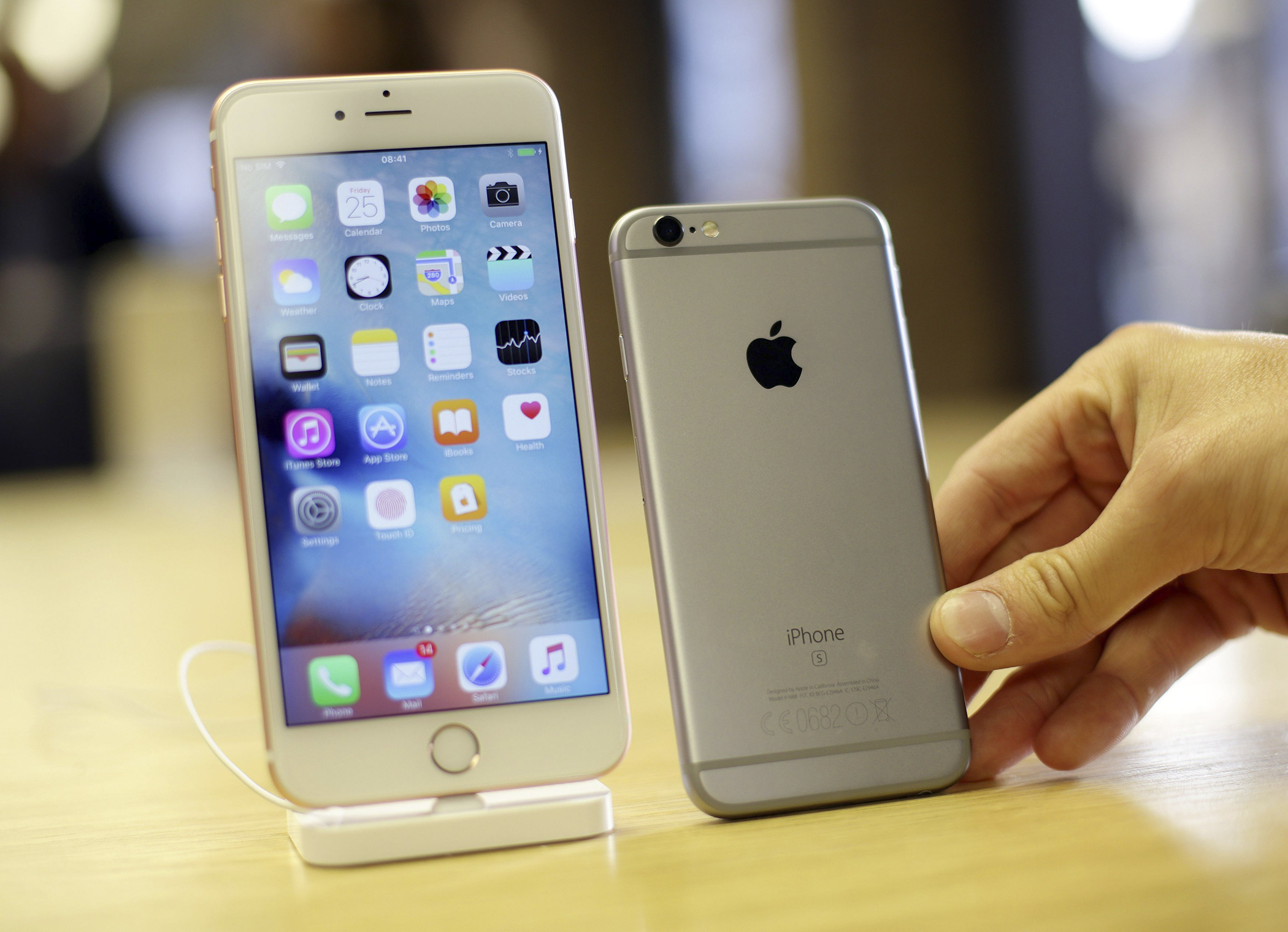 160906_GALL_iPhone7Alts_iPhone6s