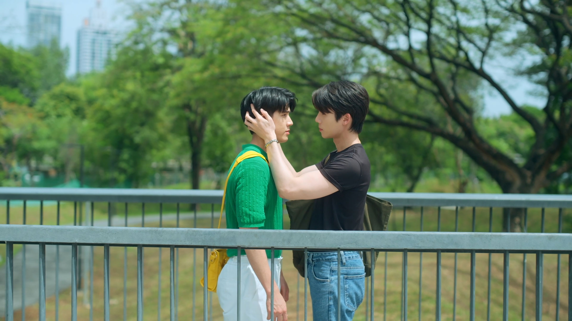 Jitaraphol “Jimmy” Potiwihok and Tawinan “Sea” Anukoolprasert topbill the GMMTV Boys Love series Vice Versa.
