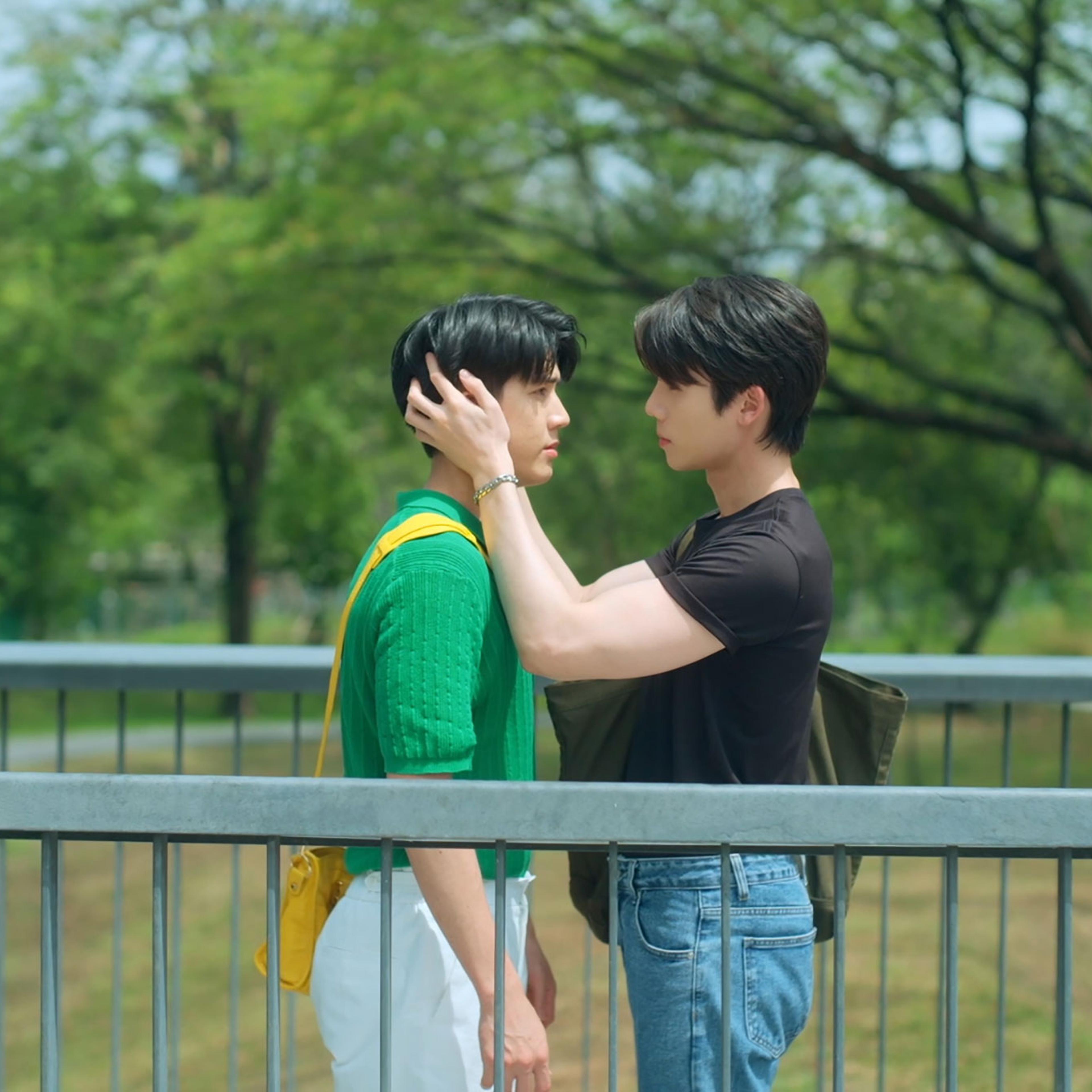 Jitaraphol “Jimmy” Potiwihok and Tawinan “Sea” Anukoolprasert topbill the GMMTV Boys Love series Vice Versa.