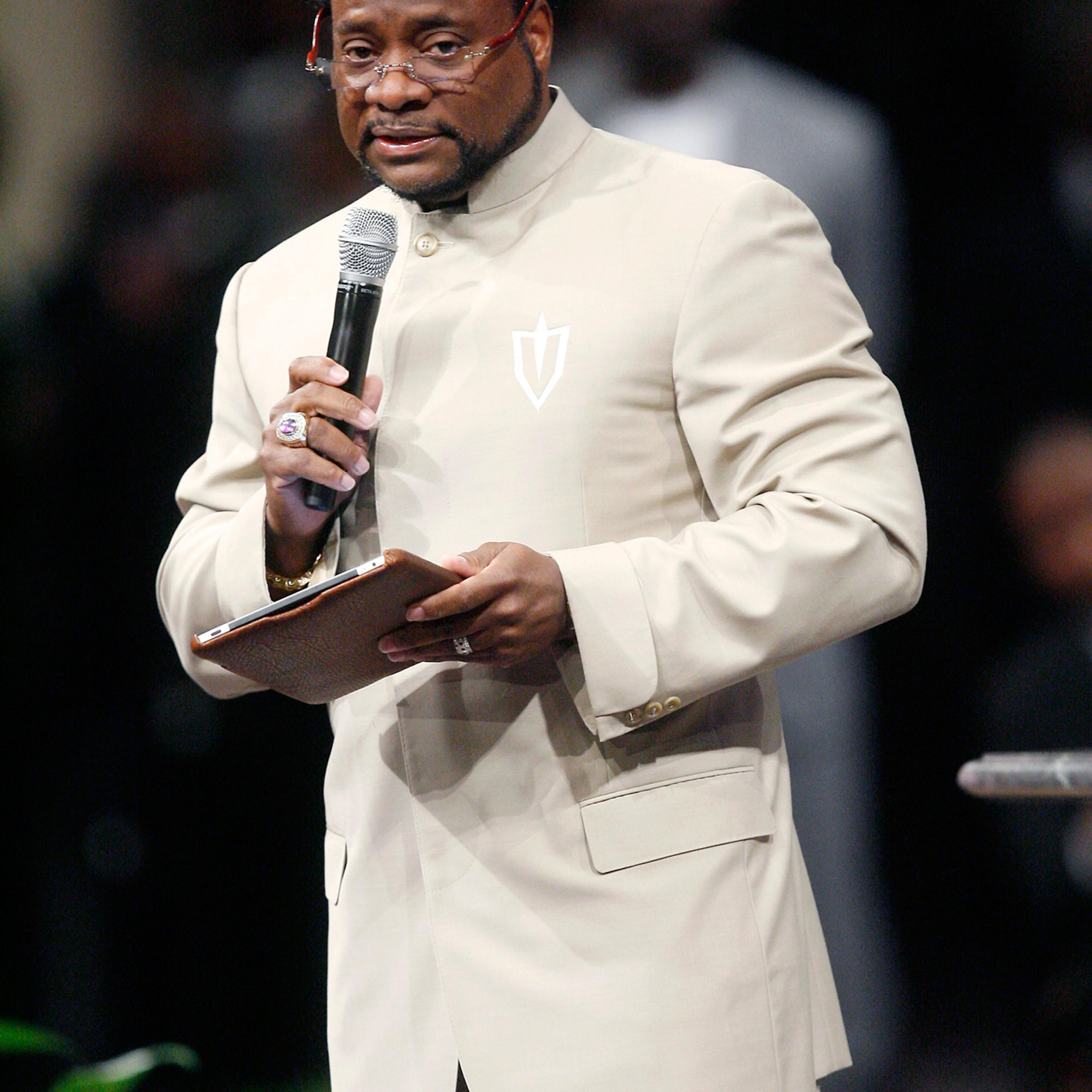 Bishop Eddie Long Discusses Sex Scandal Allegations